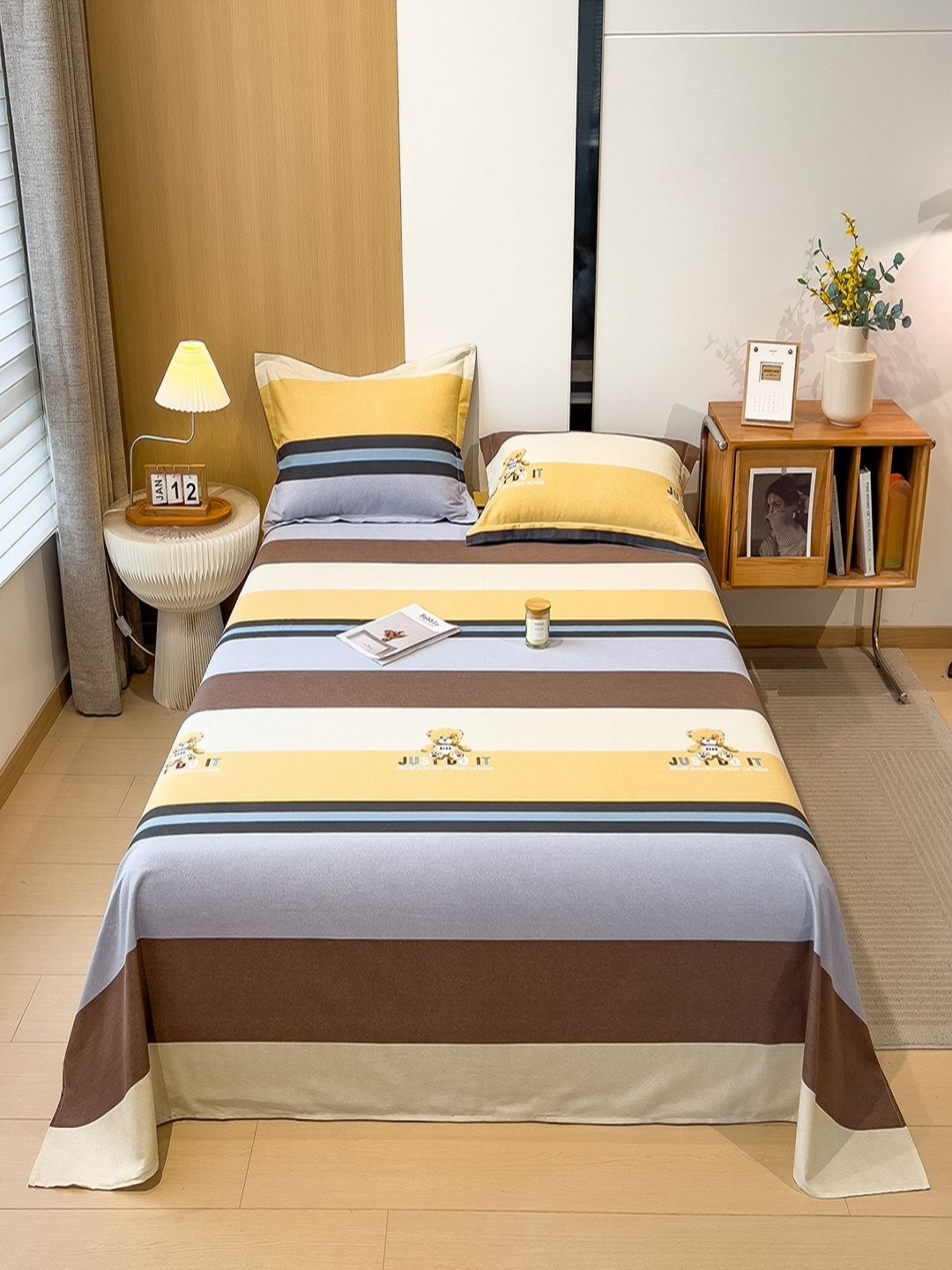 

JC HOME Grey & Yellow Striped 140 TC King Bedsheet with 2 Pillow Covers