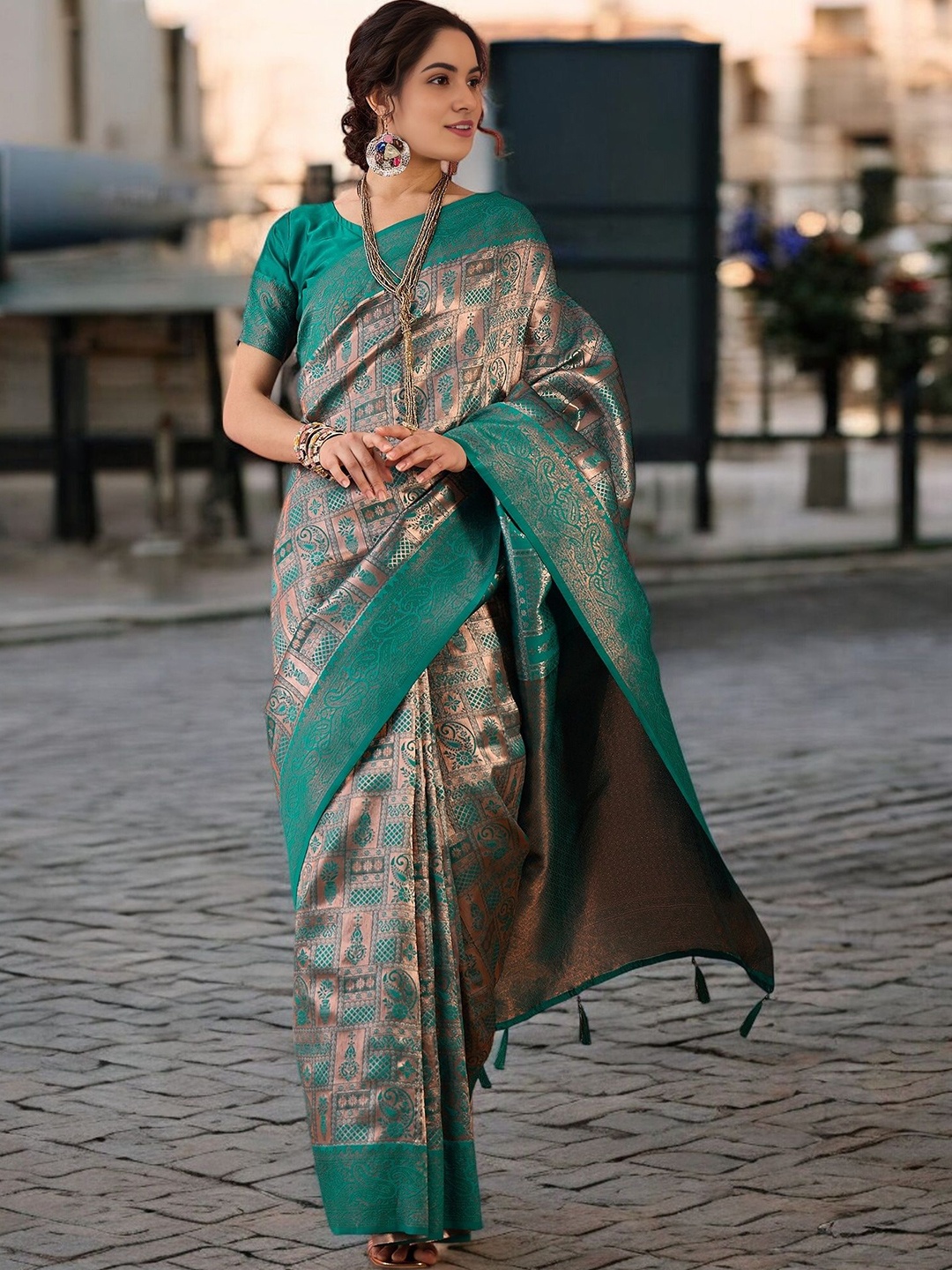 

Blissta Woven Design Zari Banarasi Saree, Turquoise blue