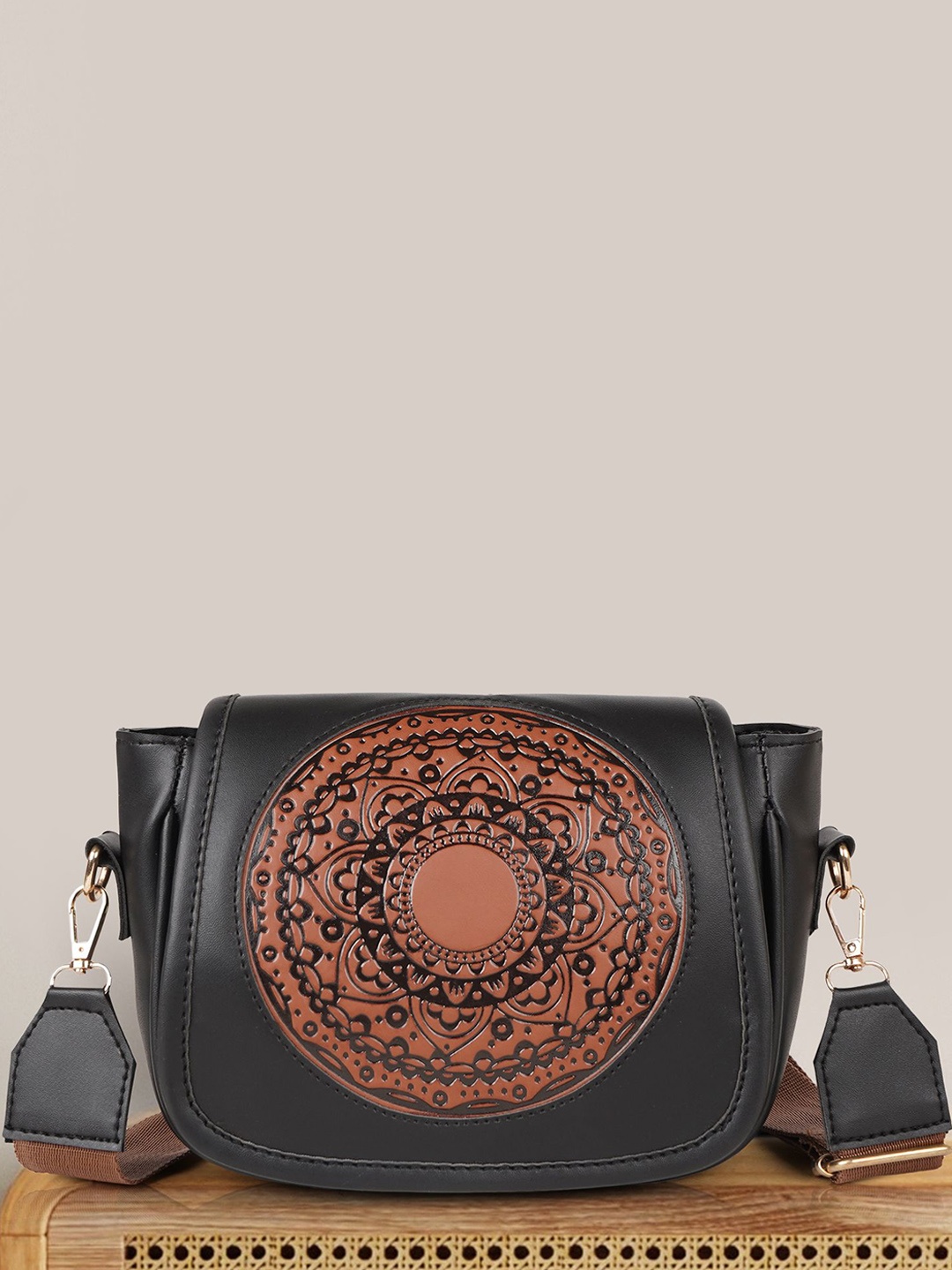 

STARWINGS Women Graphic Sling Bag, Black