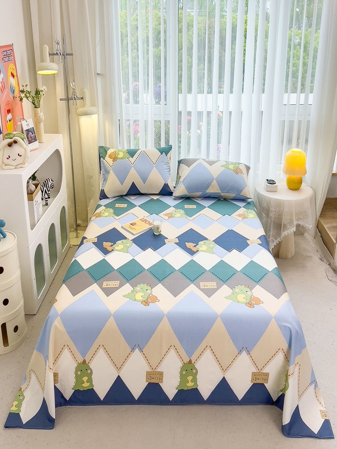 

JC HOME Blue & White Graphic Printed 220 TC King Size Bedsheet Set