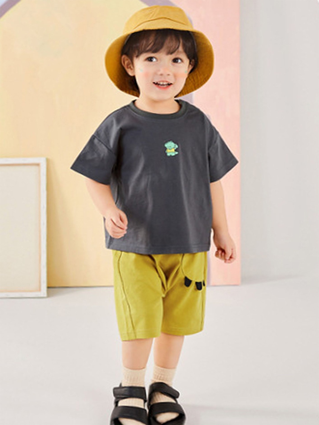 

LULU & SKY Girls Printed Pure Cotton T-shirt with Shorts, Grey
