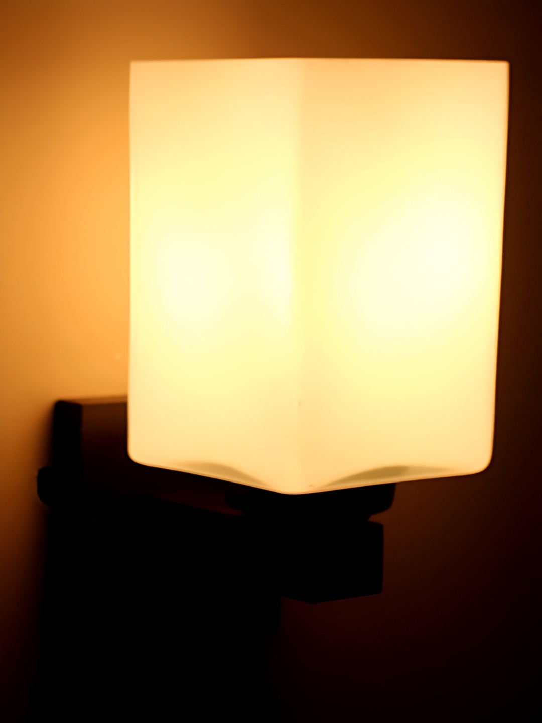 

KINIS Brown & White Wooden Quirky Square Shaped Wall Lamp