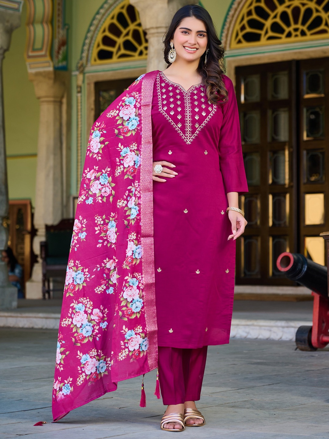 

DIVASTRI Floral Embroidered Sequinned Straight Kurta With Trousers & Dupatta, Pink