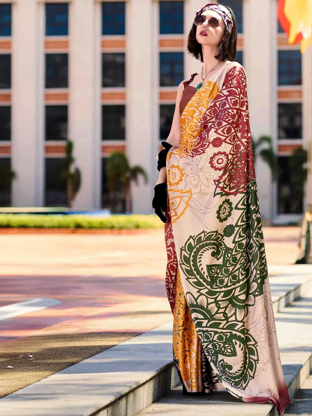 

DIVASTRI Ethnic Motifs Printed Satin Saree, Yellow