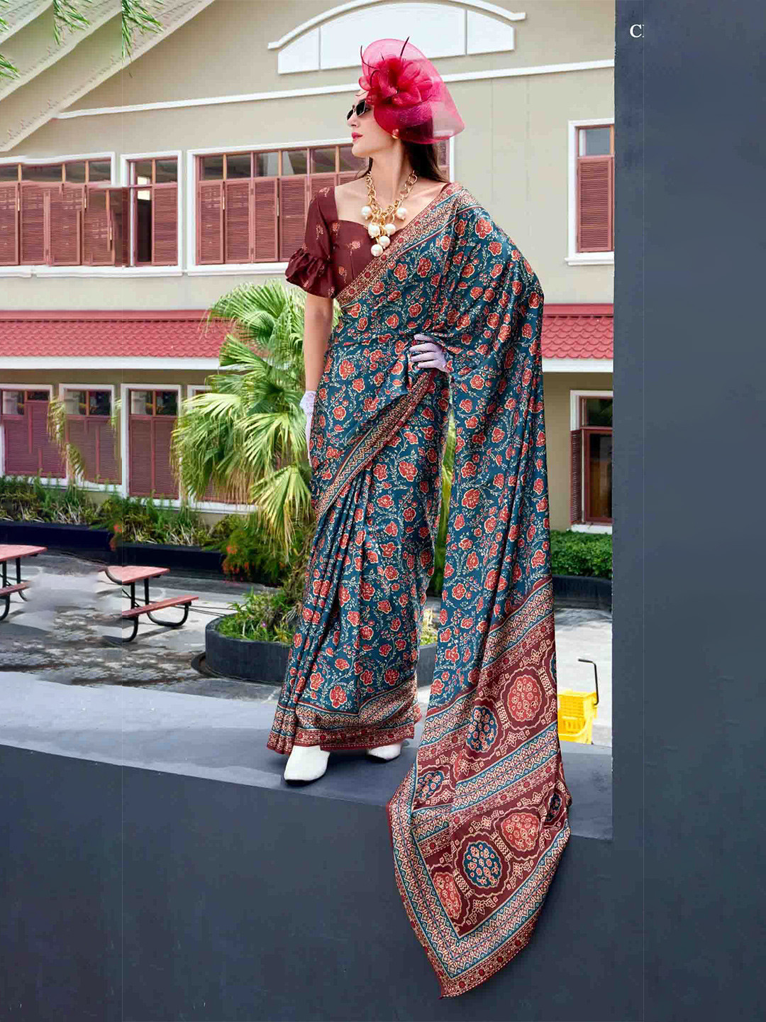 

Blissta Floral Printed Saree With Blouse Piece, Teal