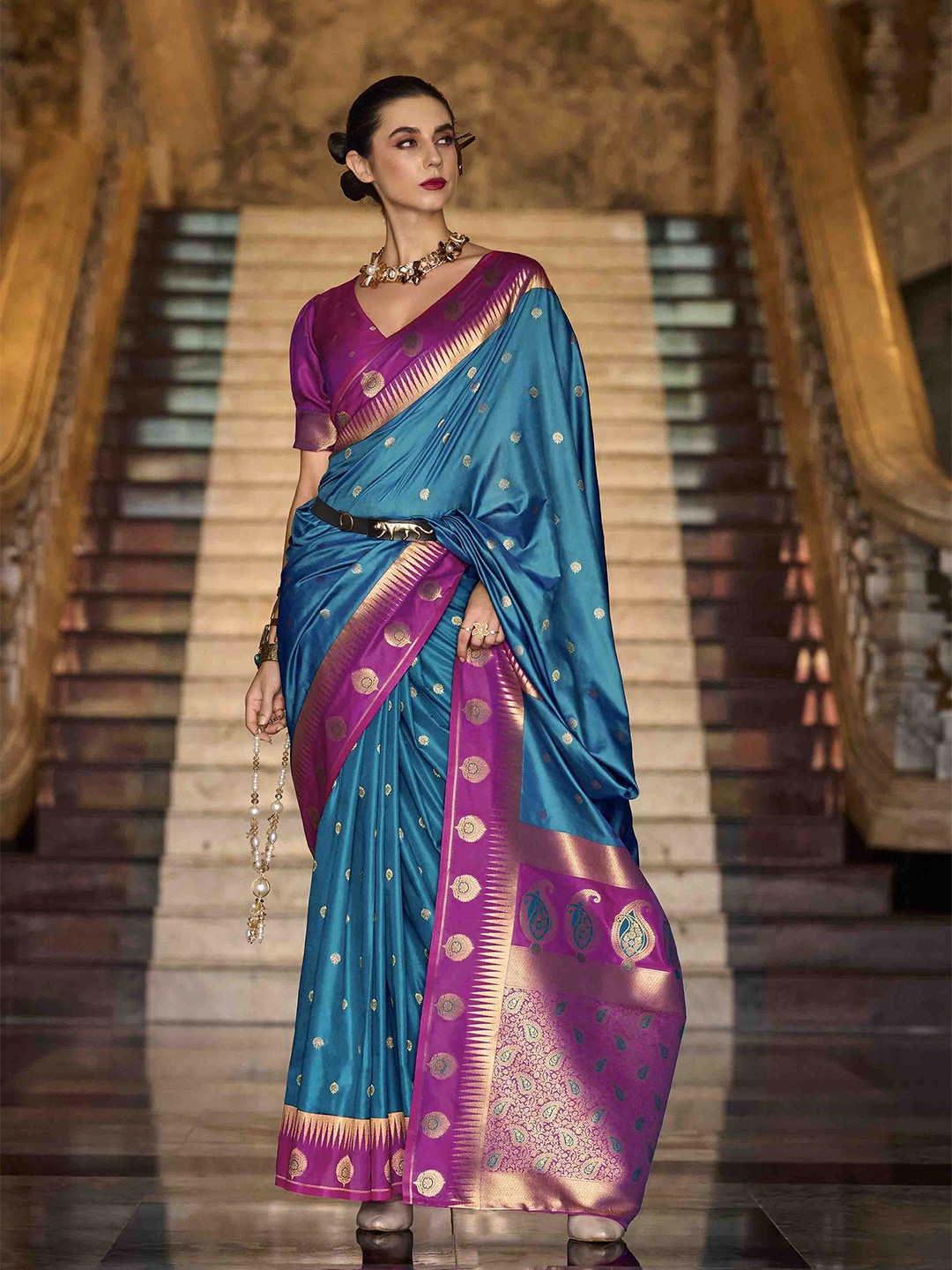 

KIMISHA Woven Design Zari Handloom Saree, Blue