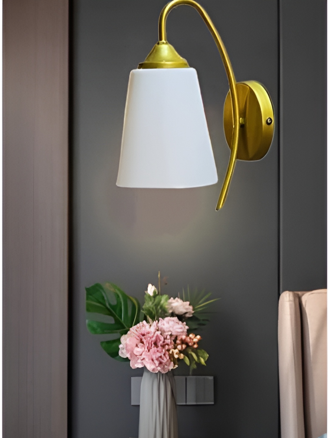 

KINIS Gold & White Quirky Cylinder Shaped Wall Lamp