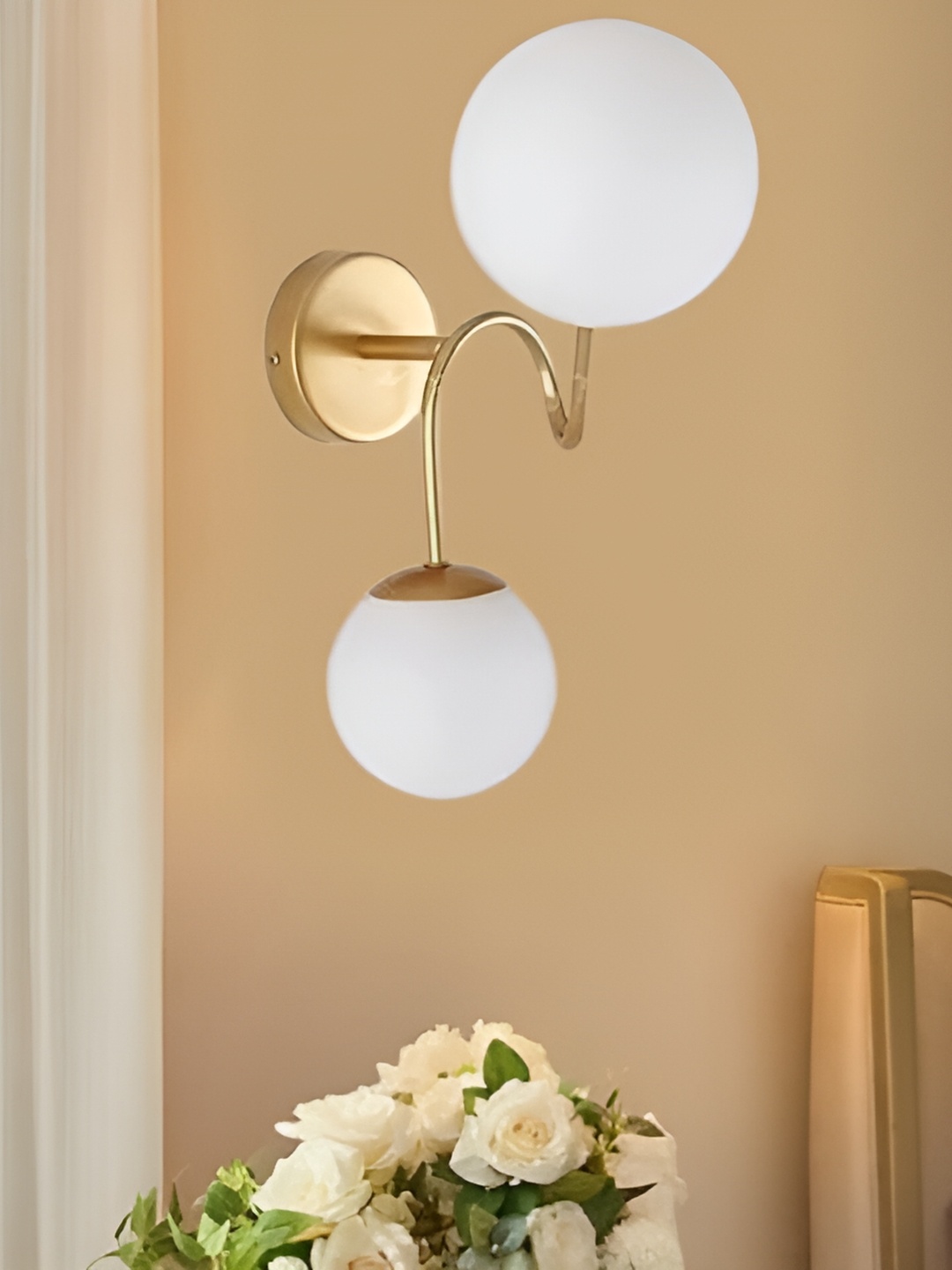 

KINIS Gold-Toned & White Spherical Shaped Metal Wall Lamp