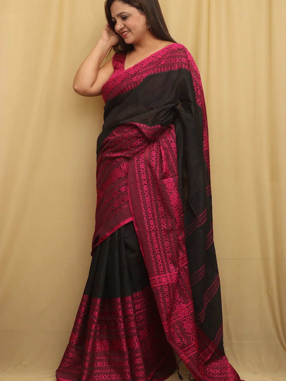 

Luxurionworld Floral Pure Cotton Saree With Unstitched Blouse Piece, Black