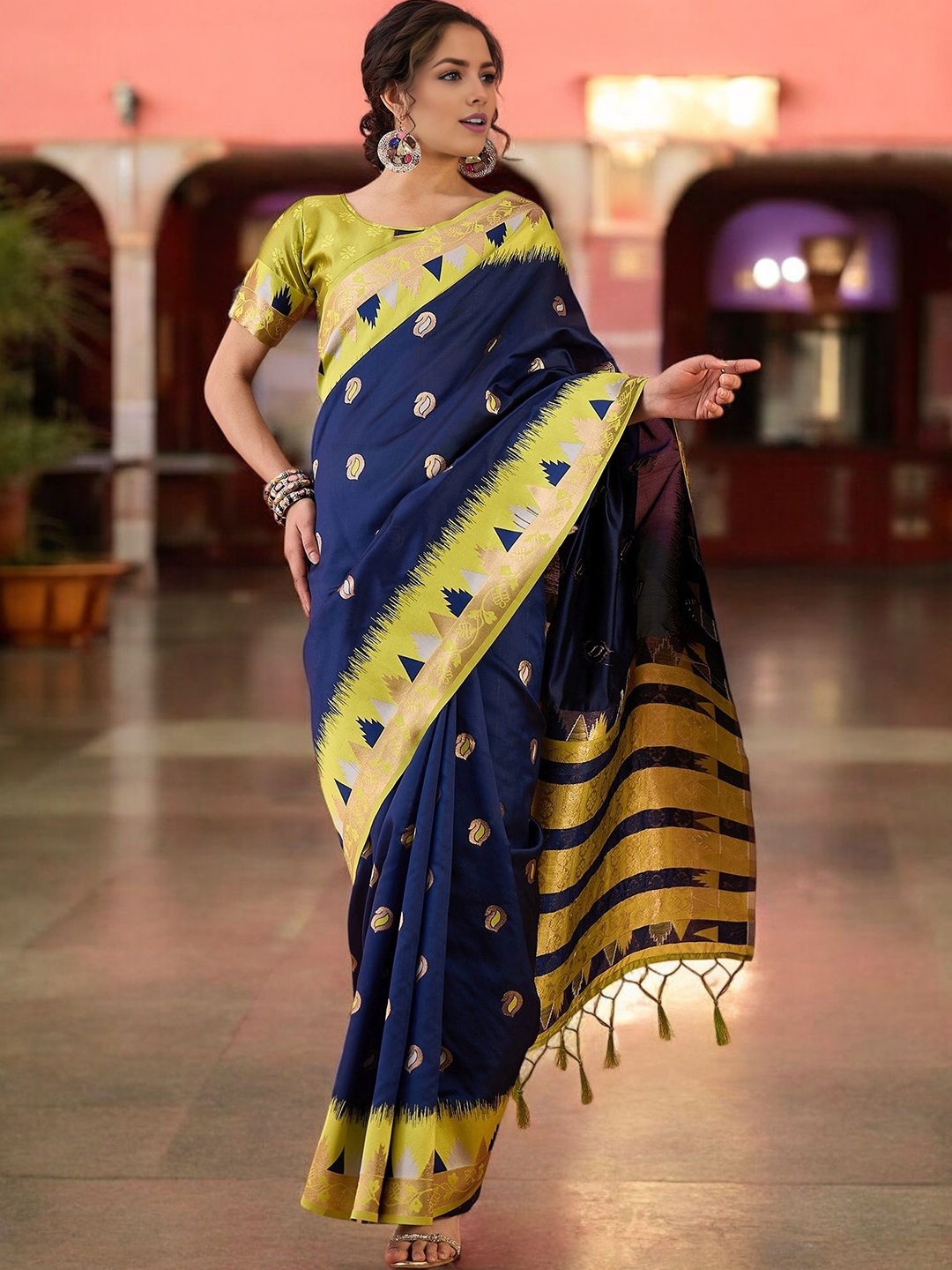 

DIVASTRI Ethnic Motifs Woven Design Zari Kanjeevaram Saree With Unstitched Blouse Piece, Navy blue