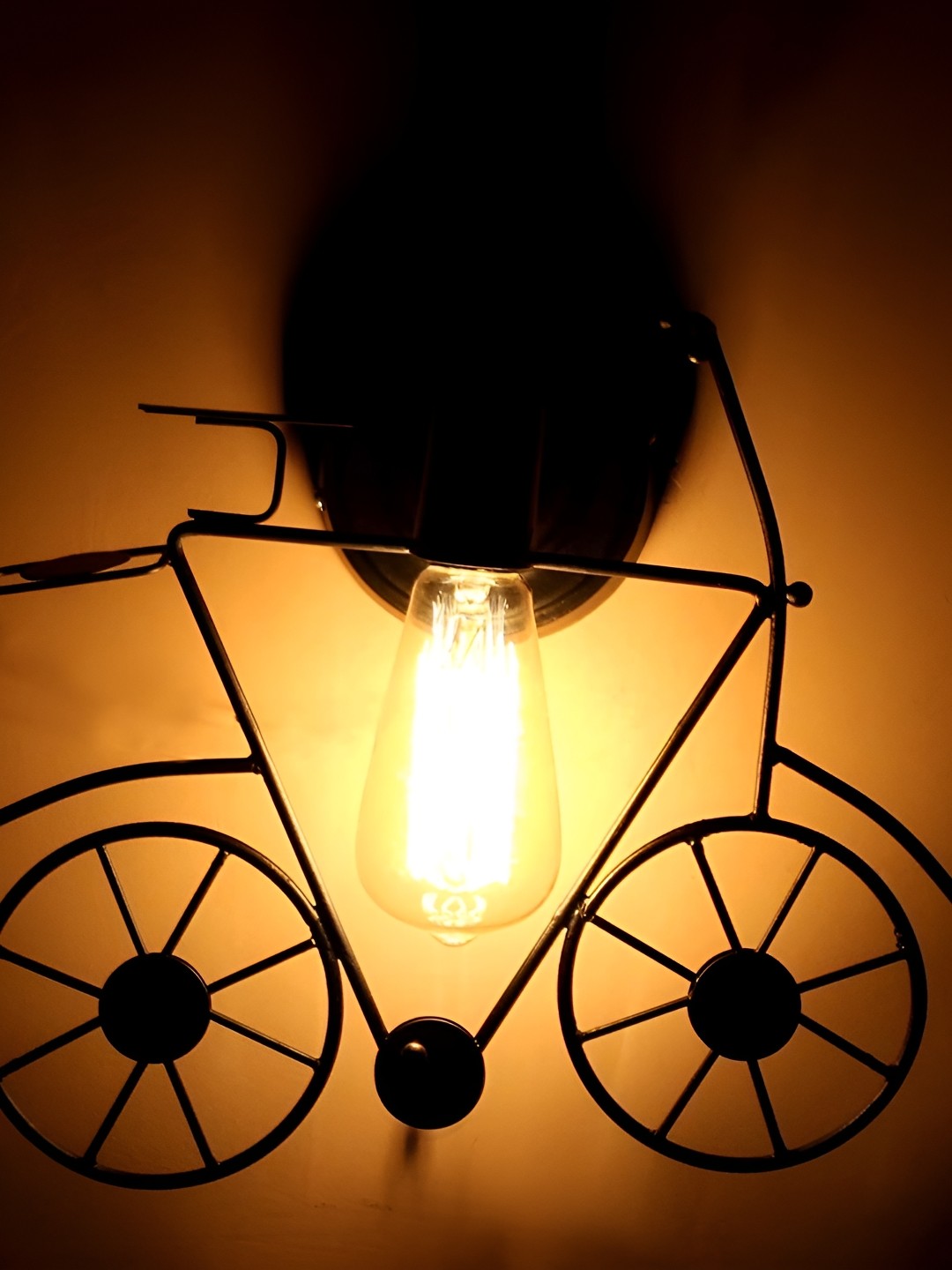 

KINIS Black Metal Quirky Cylinder Shaped Wall Lamp