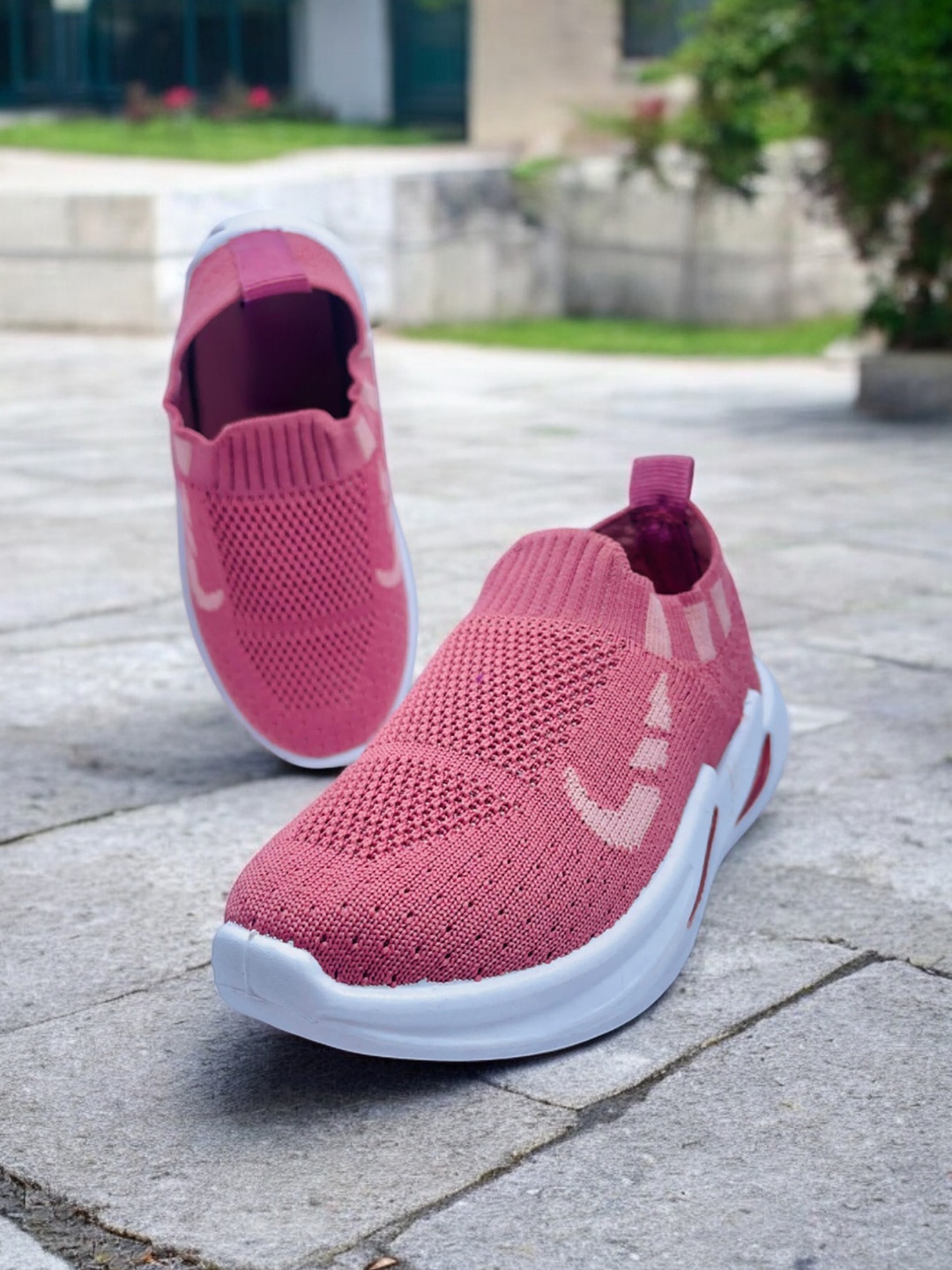 

FABBMATE Unisex Kids Woven Design Slip-On Sneakers, Peach