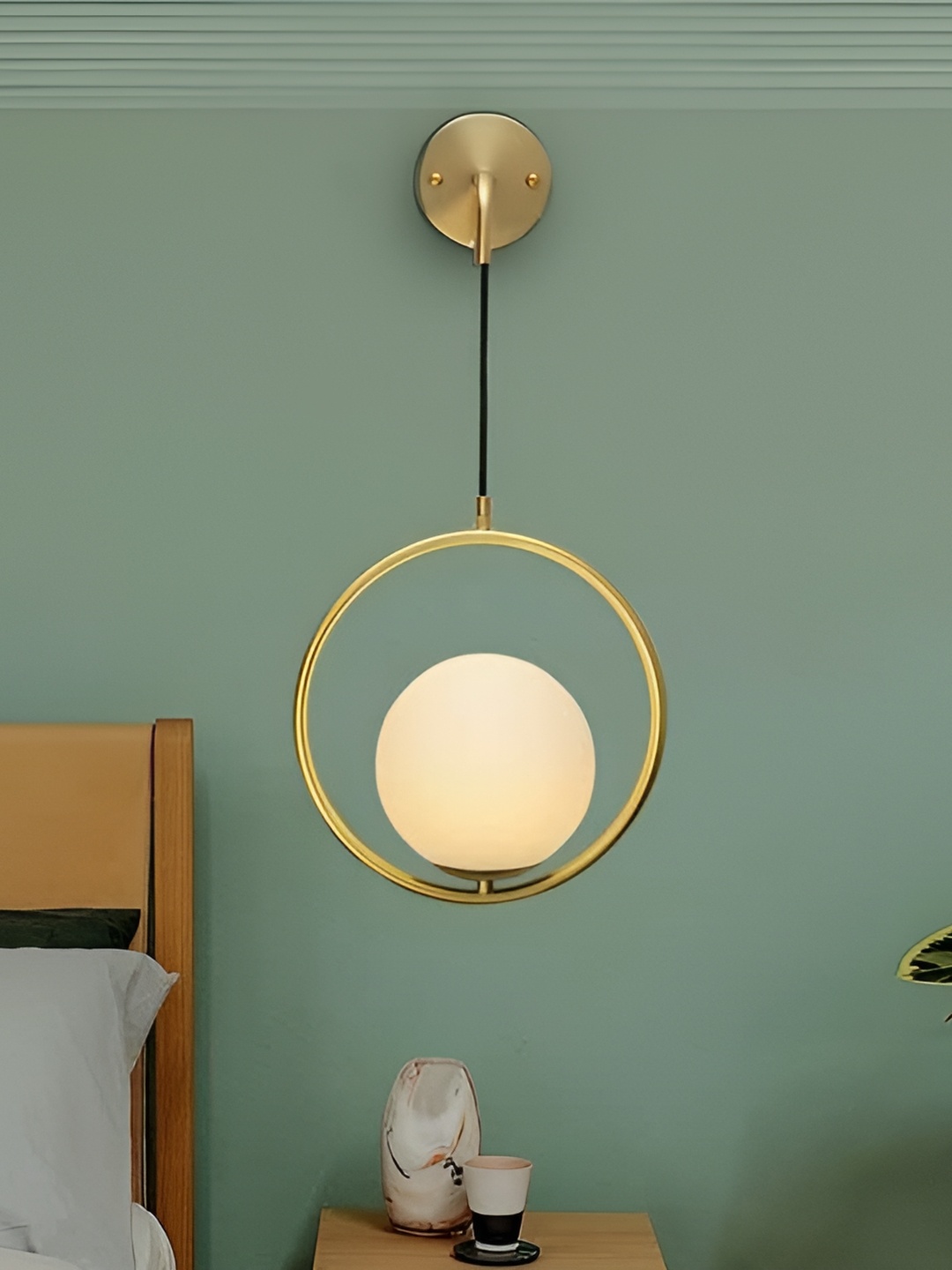 

KINIS Gold-Toned Abstract Shaped Metal Wall Lamp