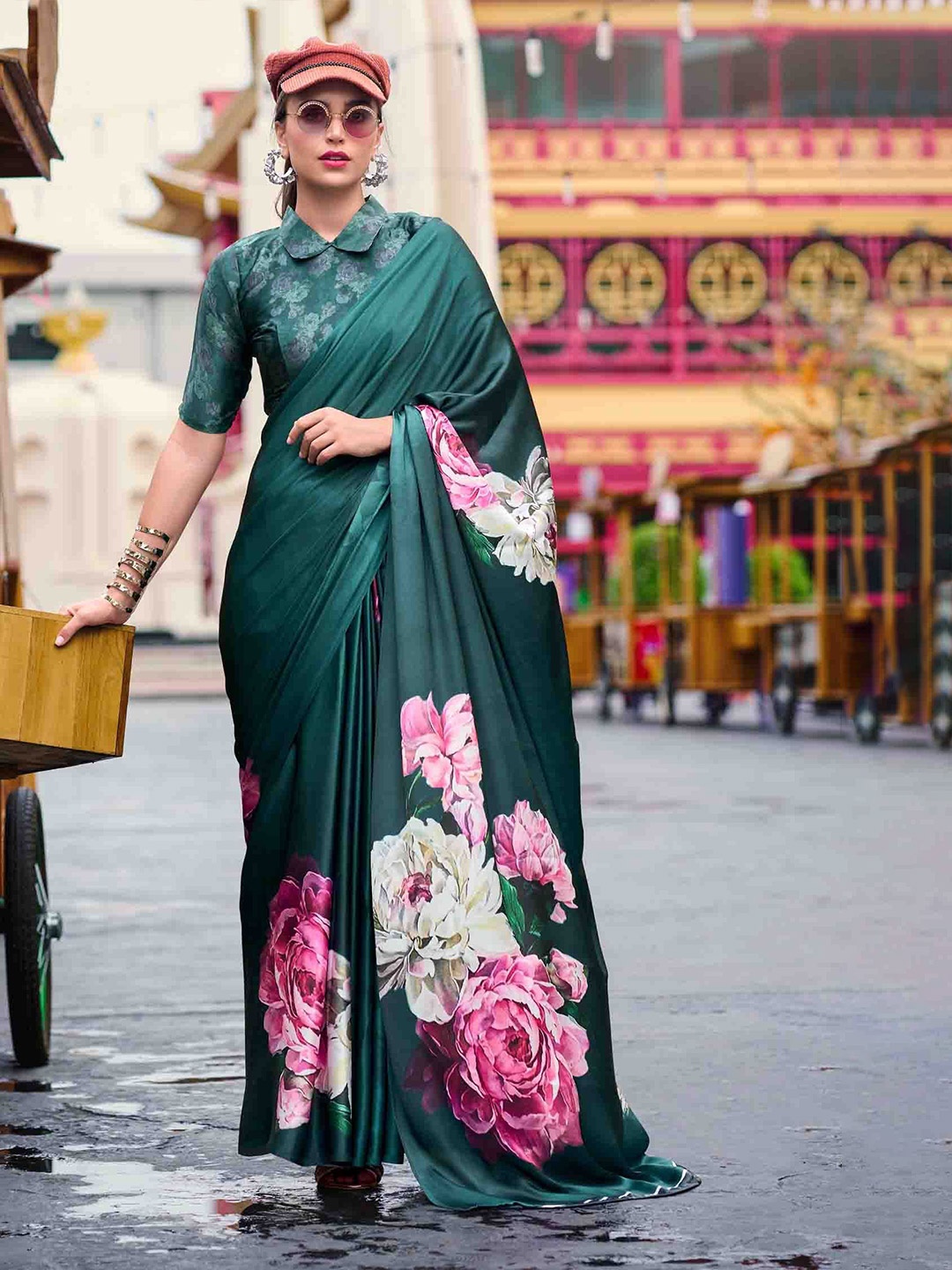 

DIVASTRI Floral Printed Satin Saree, Teal