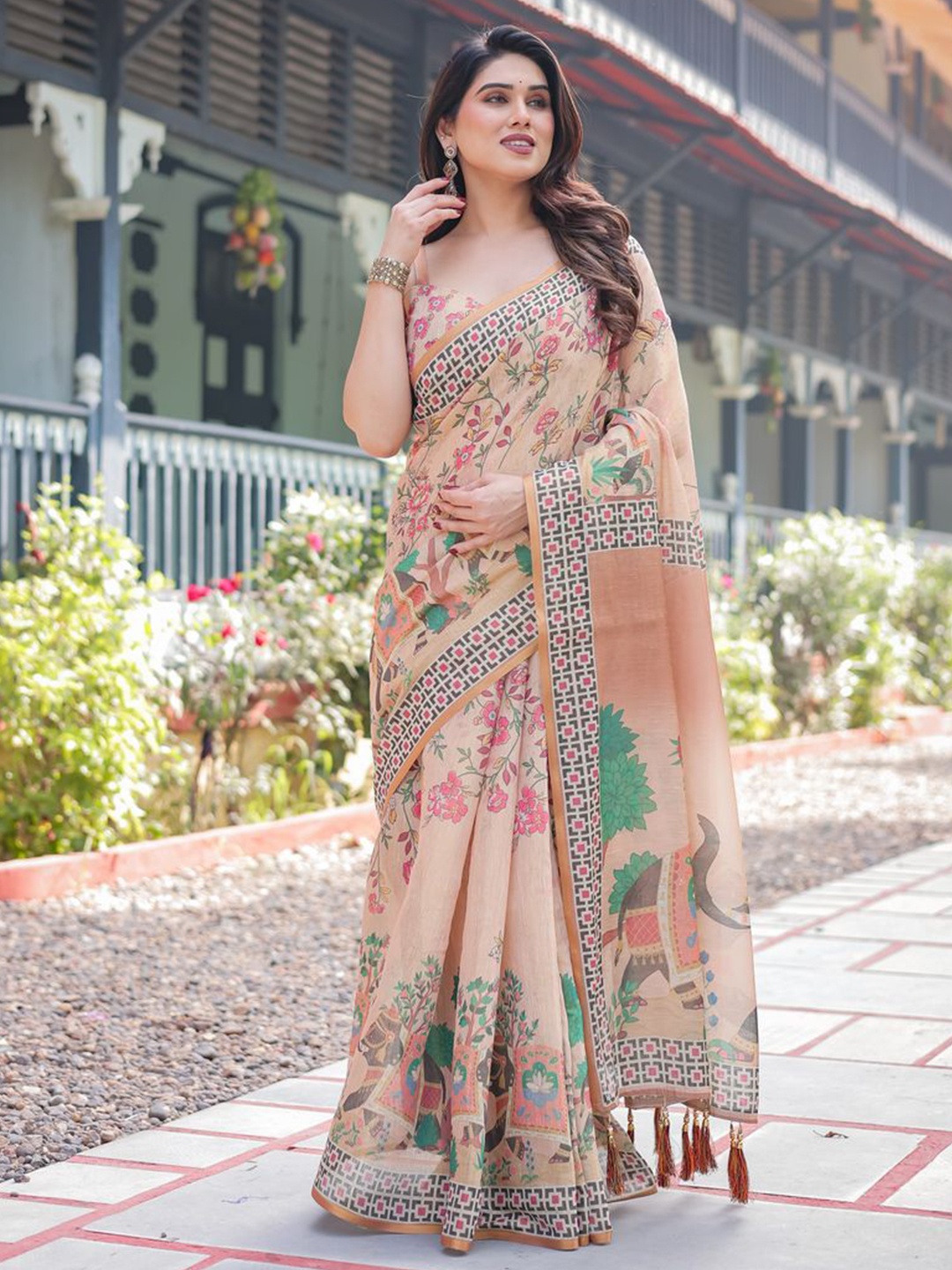 

ALMAARI FASHION Floral Printed Pure Cotton Saree, Yellow