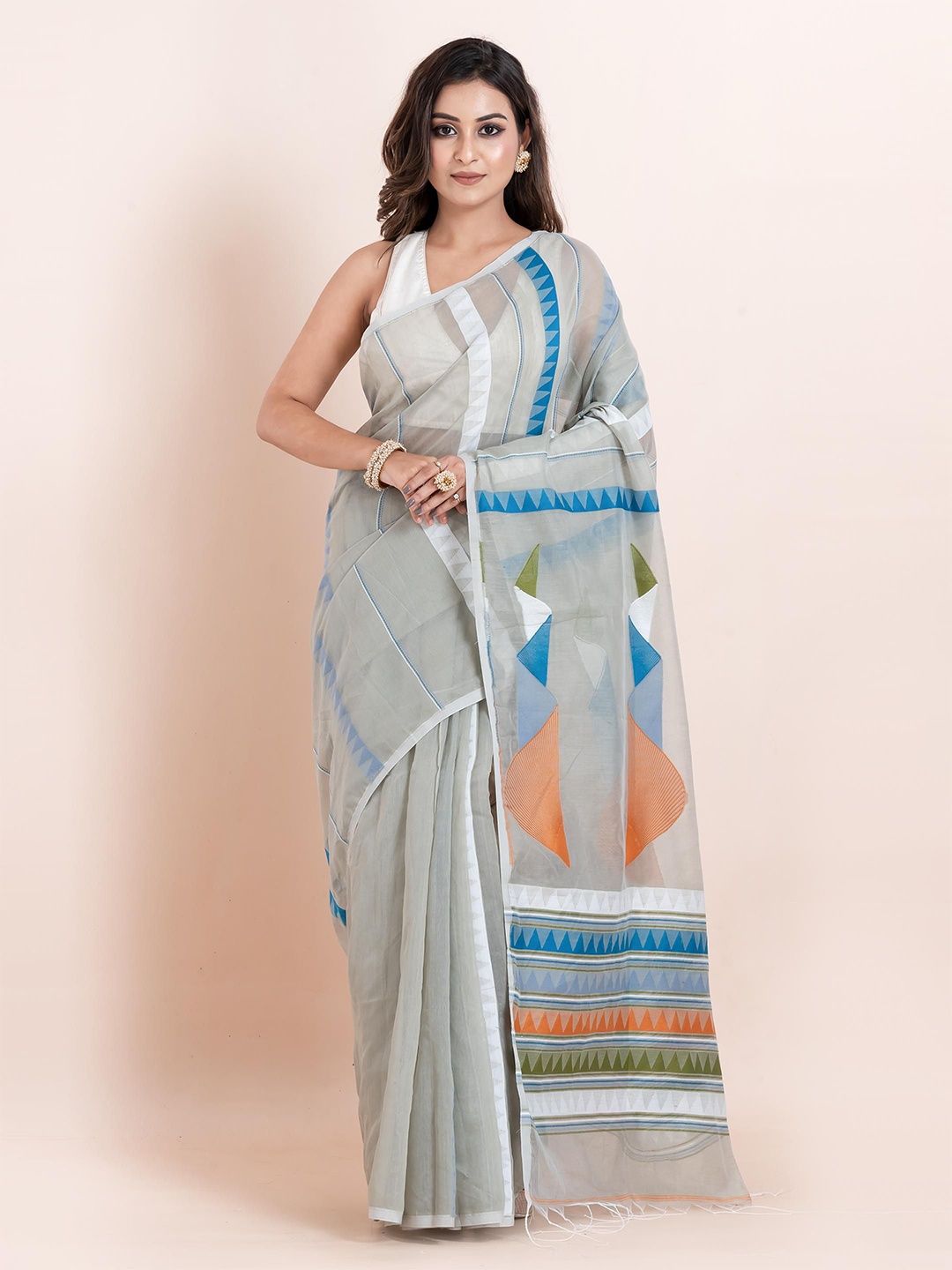 

PUKU Geometric Printed Saree With Unstiched Blouse, Grey