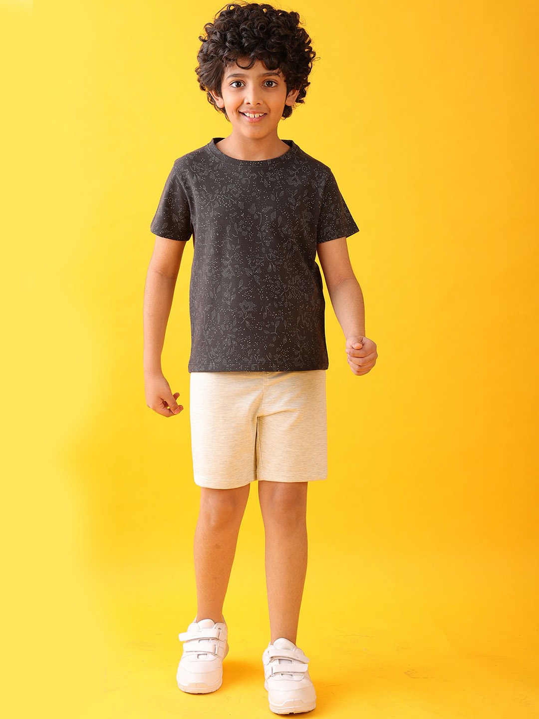 

Anthrilo Boys Floral Printed Round Neck Pure Cotton T-shirt With Shorts, Brown