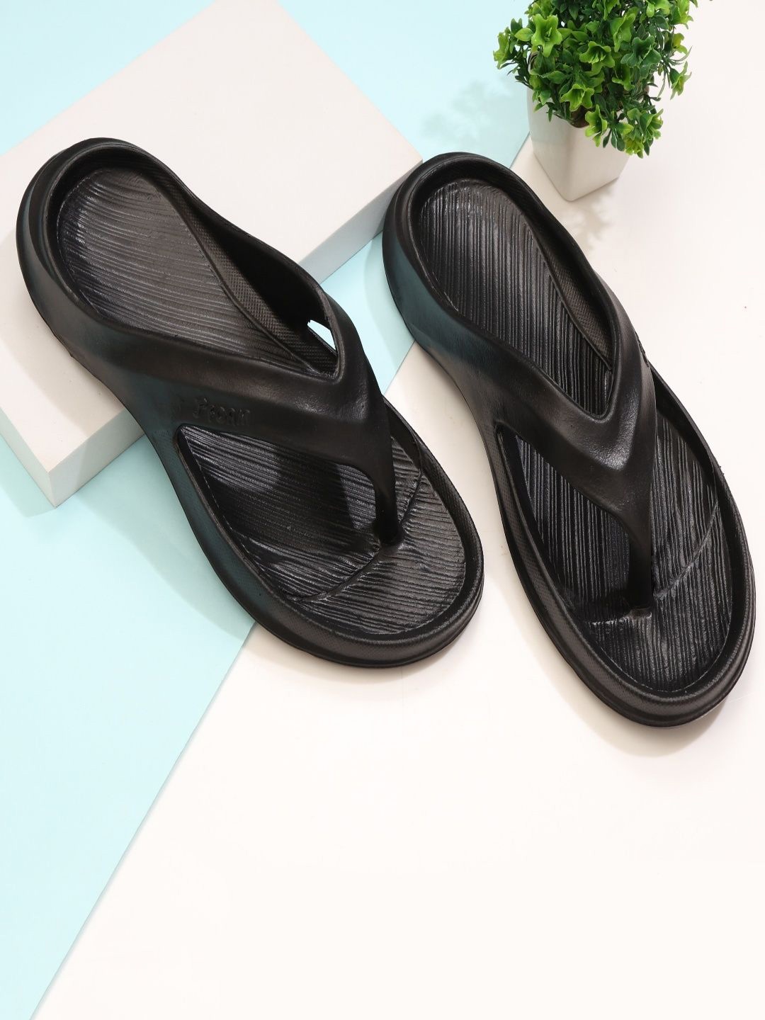 

KNIEVL Men Thong Flip-Flops, Black