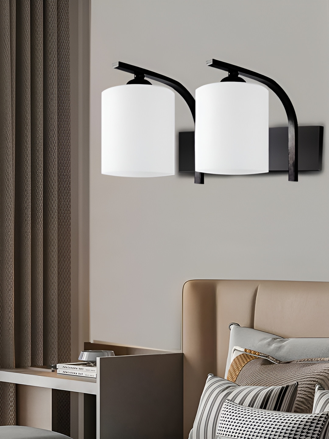 

KINIS Black & White Cylinder Shaped Metal Wall Lamp With Bulb