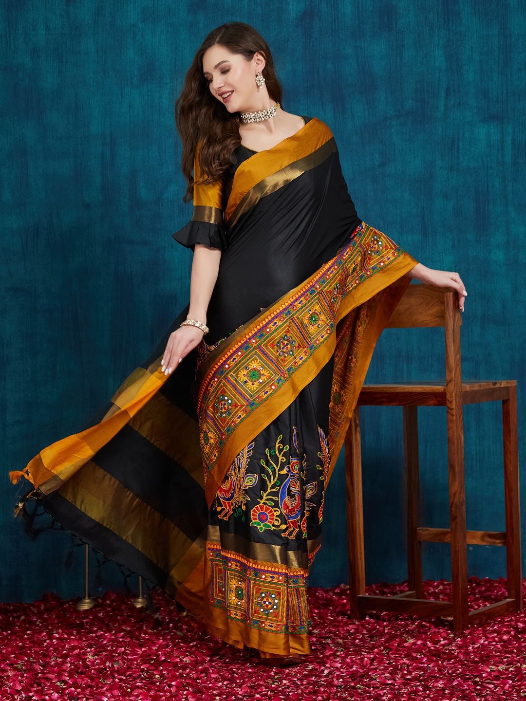 

KAVINDI Ethnic Motifs Embroidered Pure Silk Banarasi Saree, Black