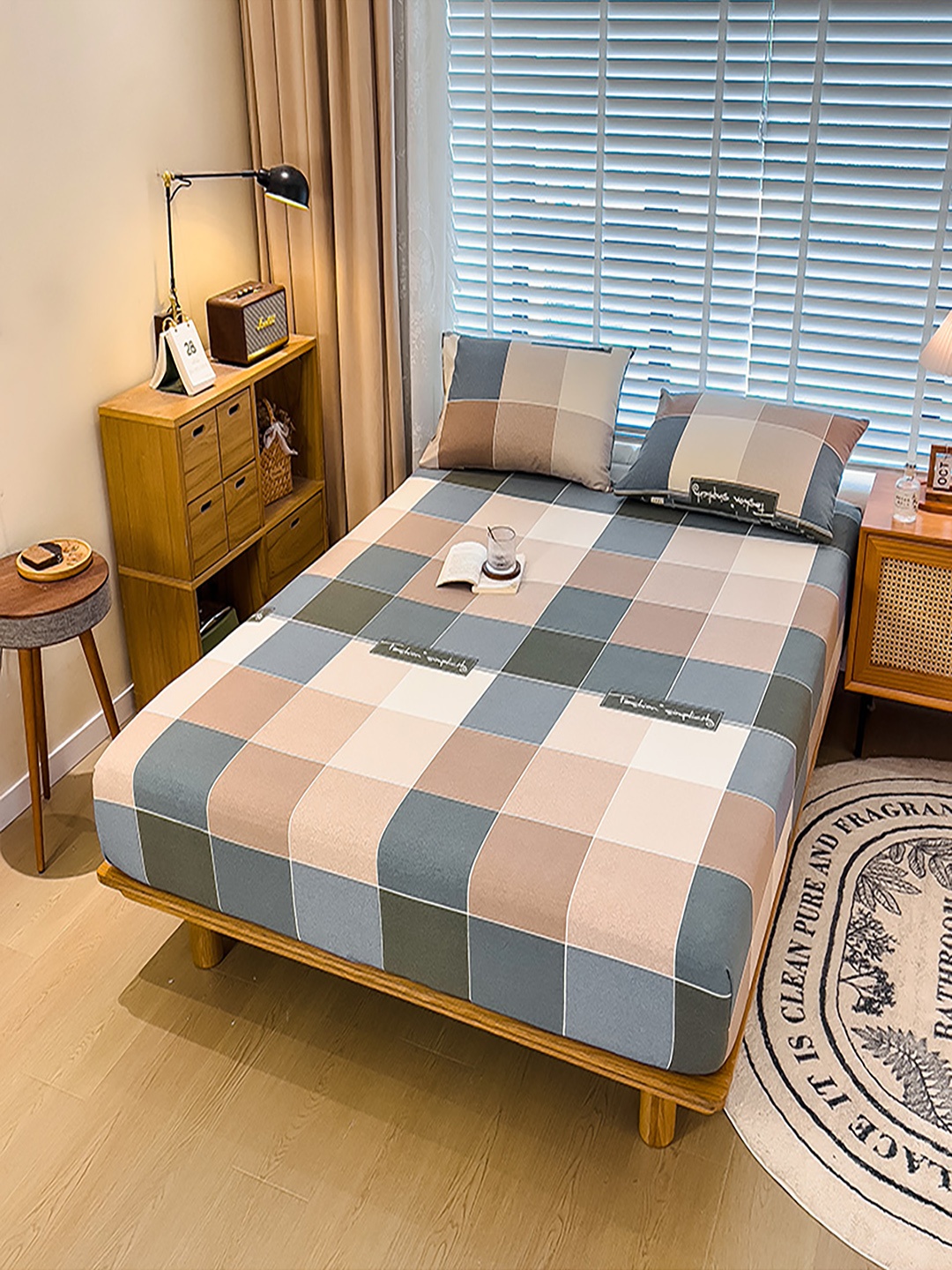 

JC HOME Grey & Cream-Coloured Geometric 220 TC King Bedsheet with 2 Pillow Covers