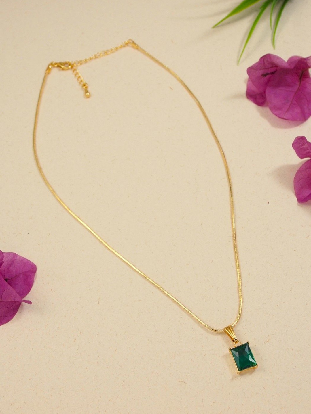 

V FASHION JEWELLERY Gold-Plated Stone Studded Pendant With Chain