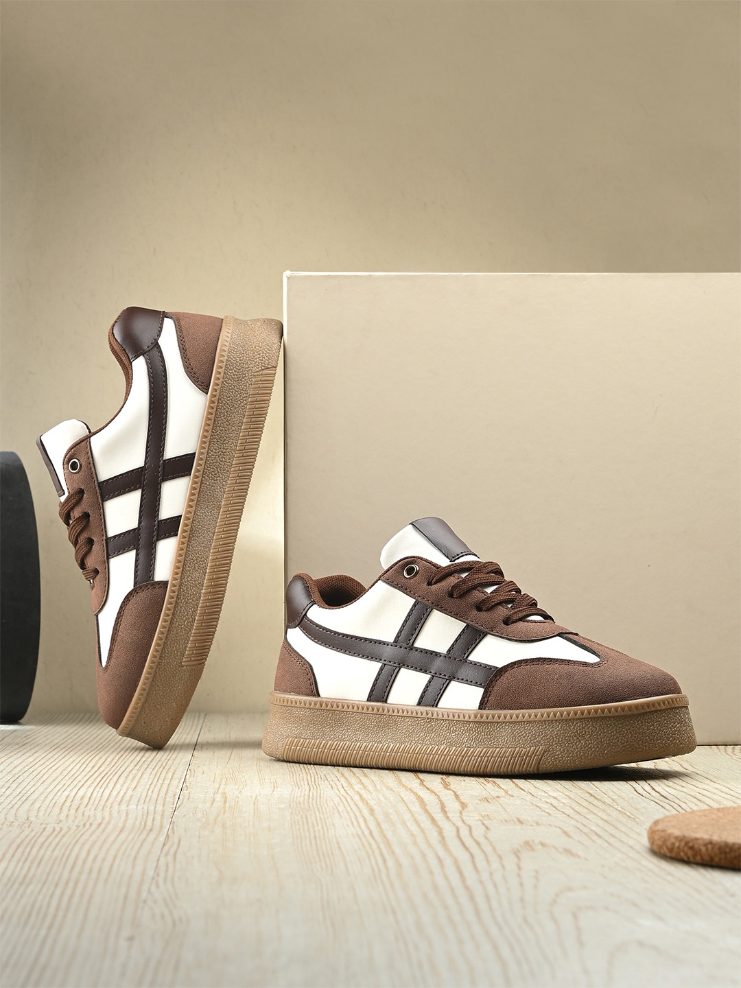 

The Roadster Lifestyle Co Women Colorblocked Casual Lace-Up Sneakers, Brown