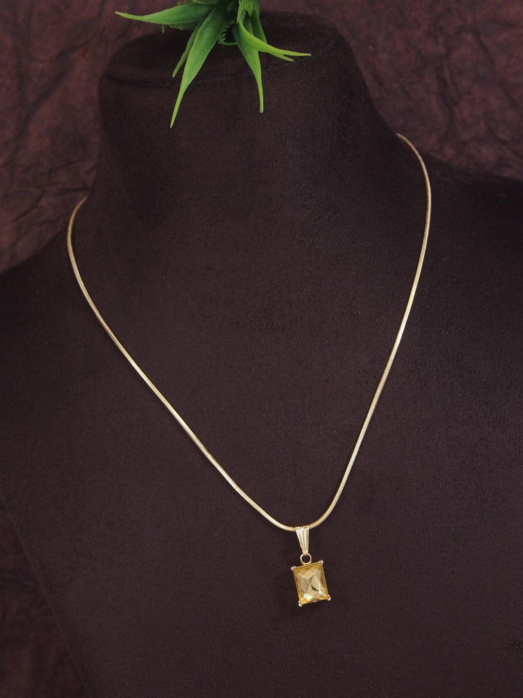 

V FASHION JEWELLERY Gold-Plated Pendants With Chains