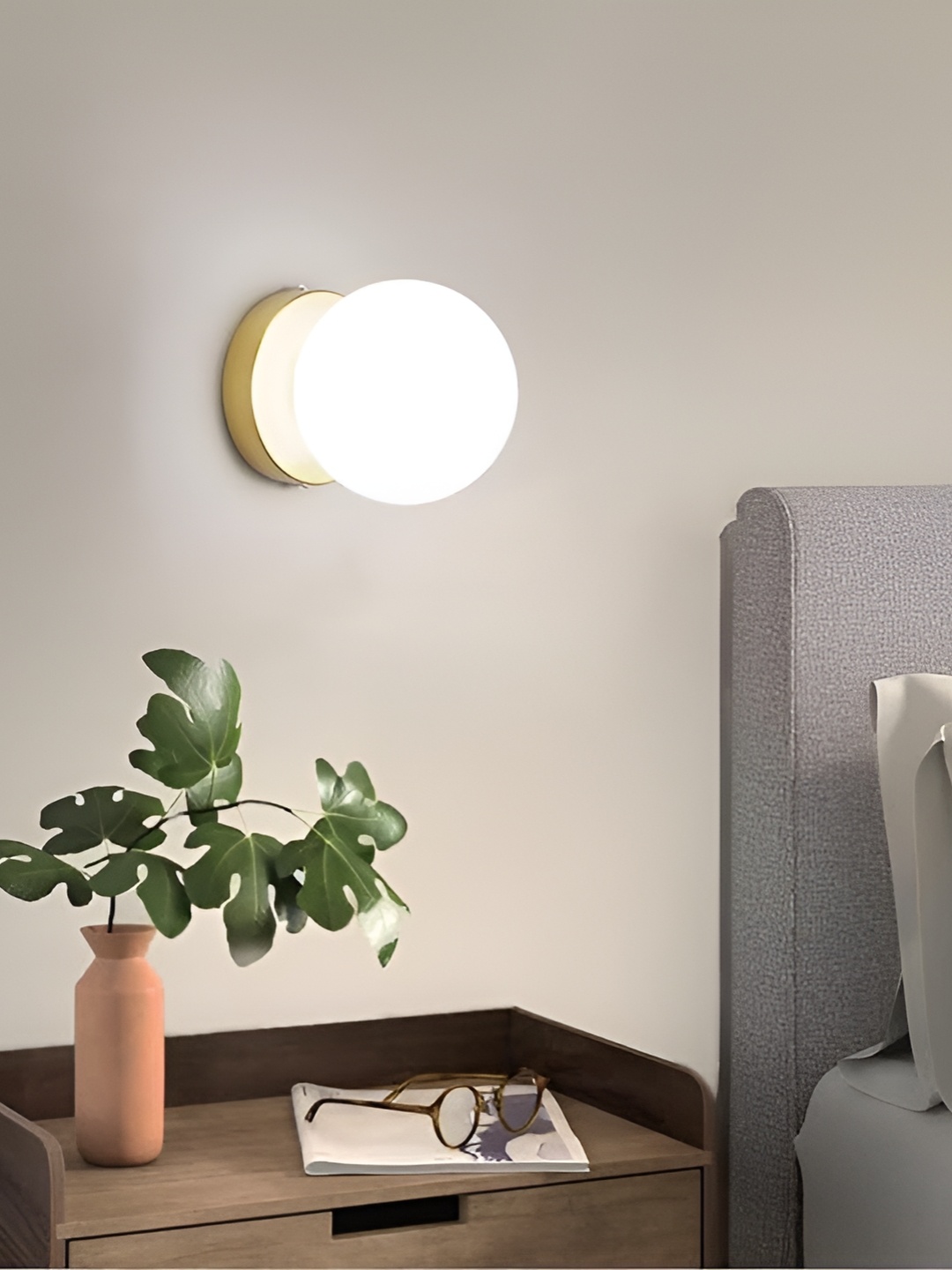 

KINIS Gold-Toned & White Metal Spherical Shaped Shaped Wall Lamp