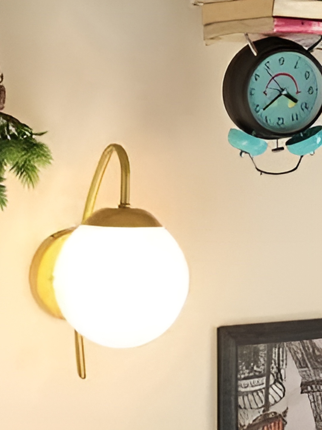 

KINIS Gold-Toned & White Quirky Abstract Shaped Shaped Wall Lamp