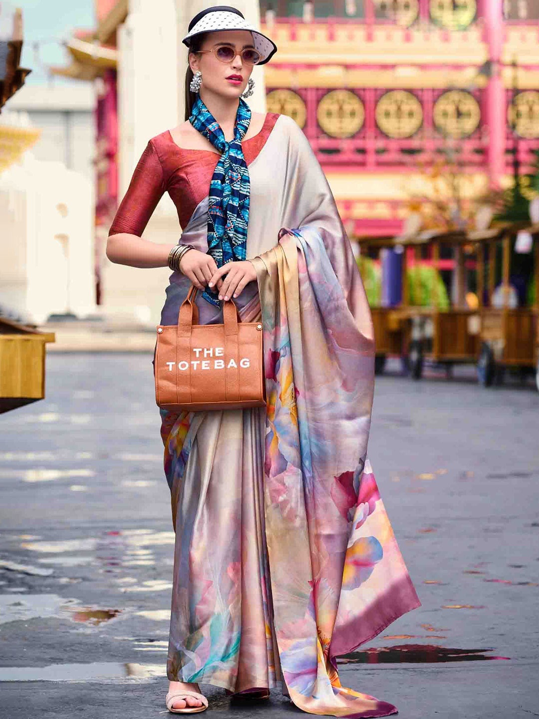 

DIVASTRI Floral Printed Satin Saree, Blue