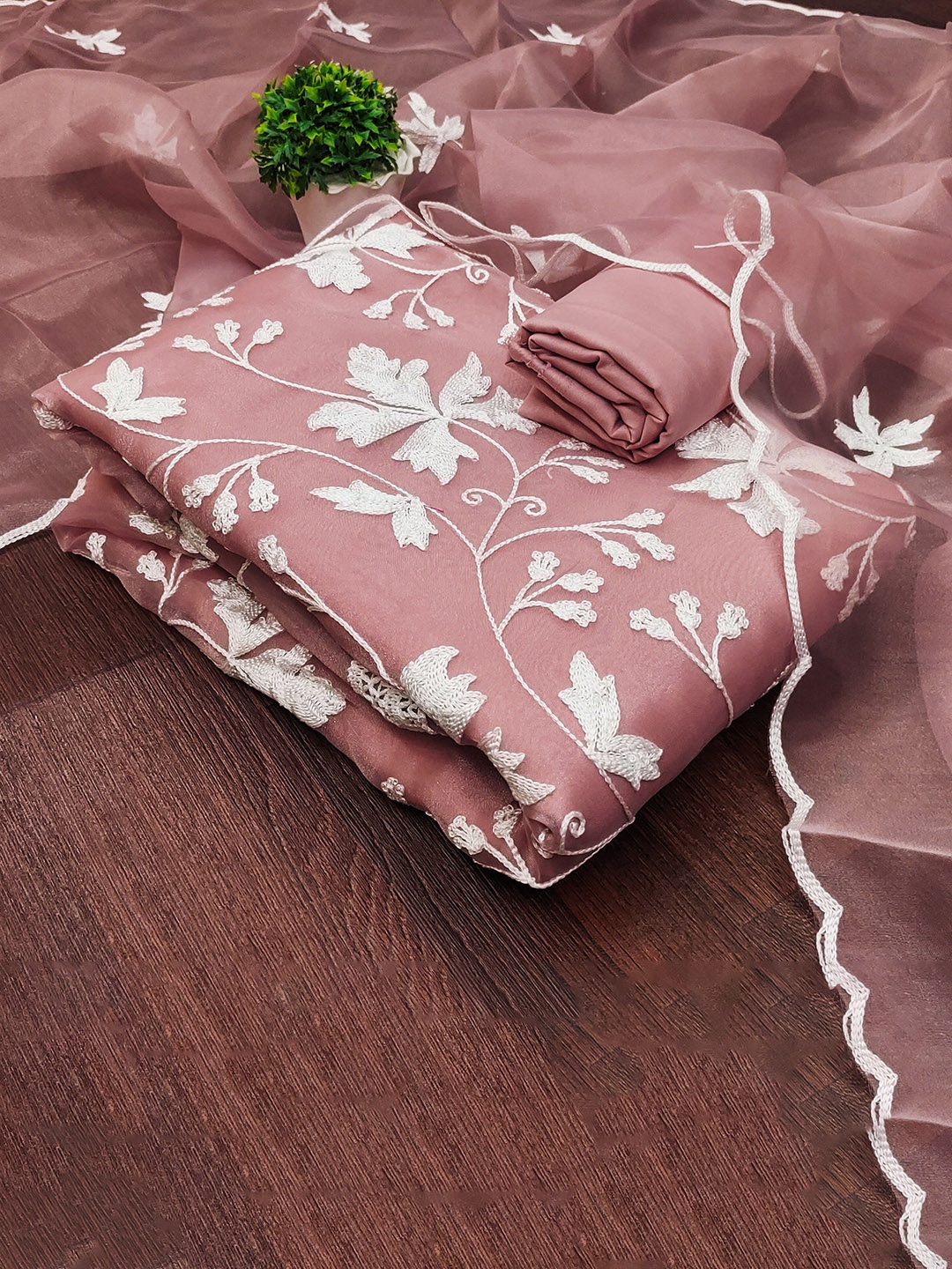 

SHADOW & SAINING Floral Zari Embroidered Organza Unstitched Dress Material, Pink