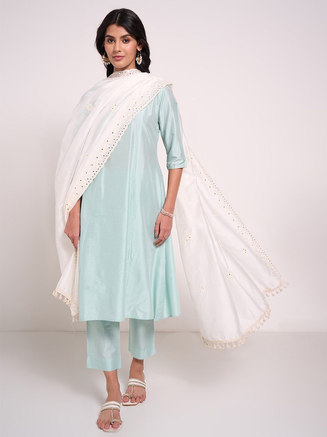 

RANGMANCH BY PANTALOONS Floral Mirror Work Embroidered Dupatta, Off white