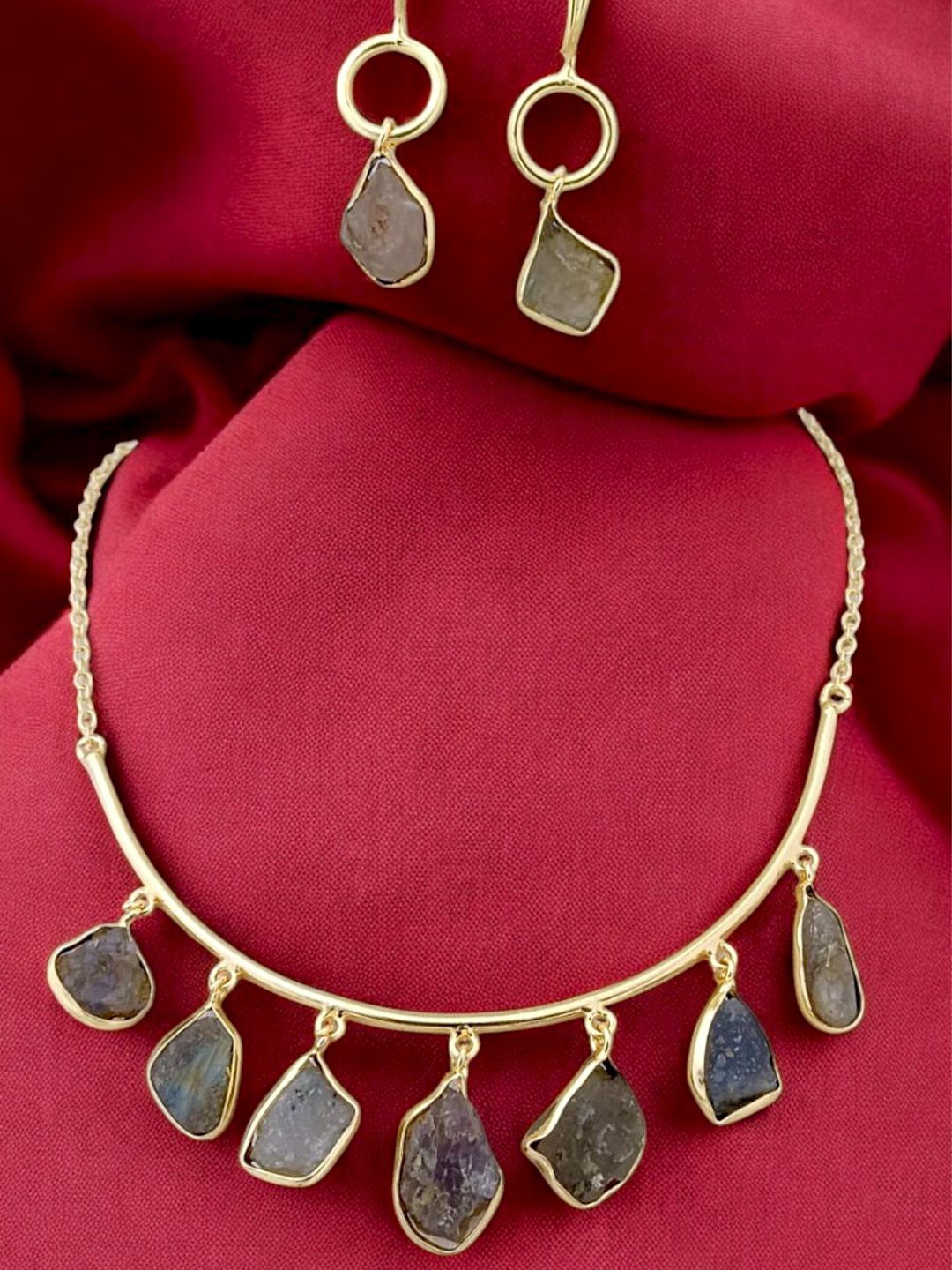 

TISHUL JEWELS Gold-Plated Artificial Stones Studded Jewellery Set