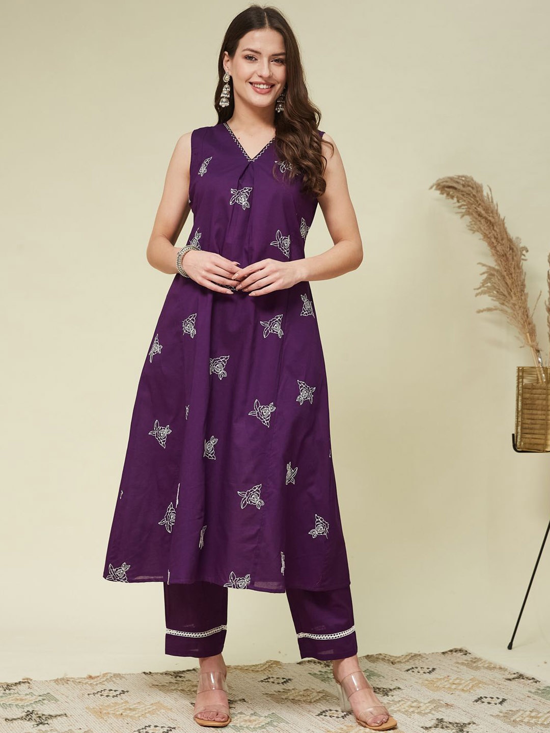

MOKOSH Floral Printed V-Neck Sleeveless A-Line Kurta With Trousers, Purple