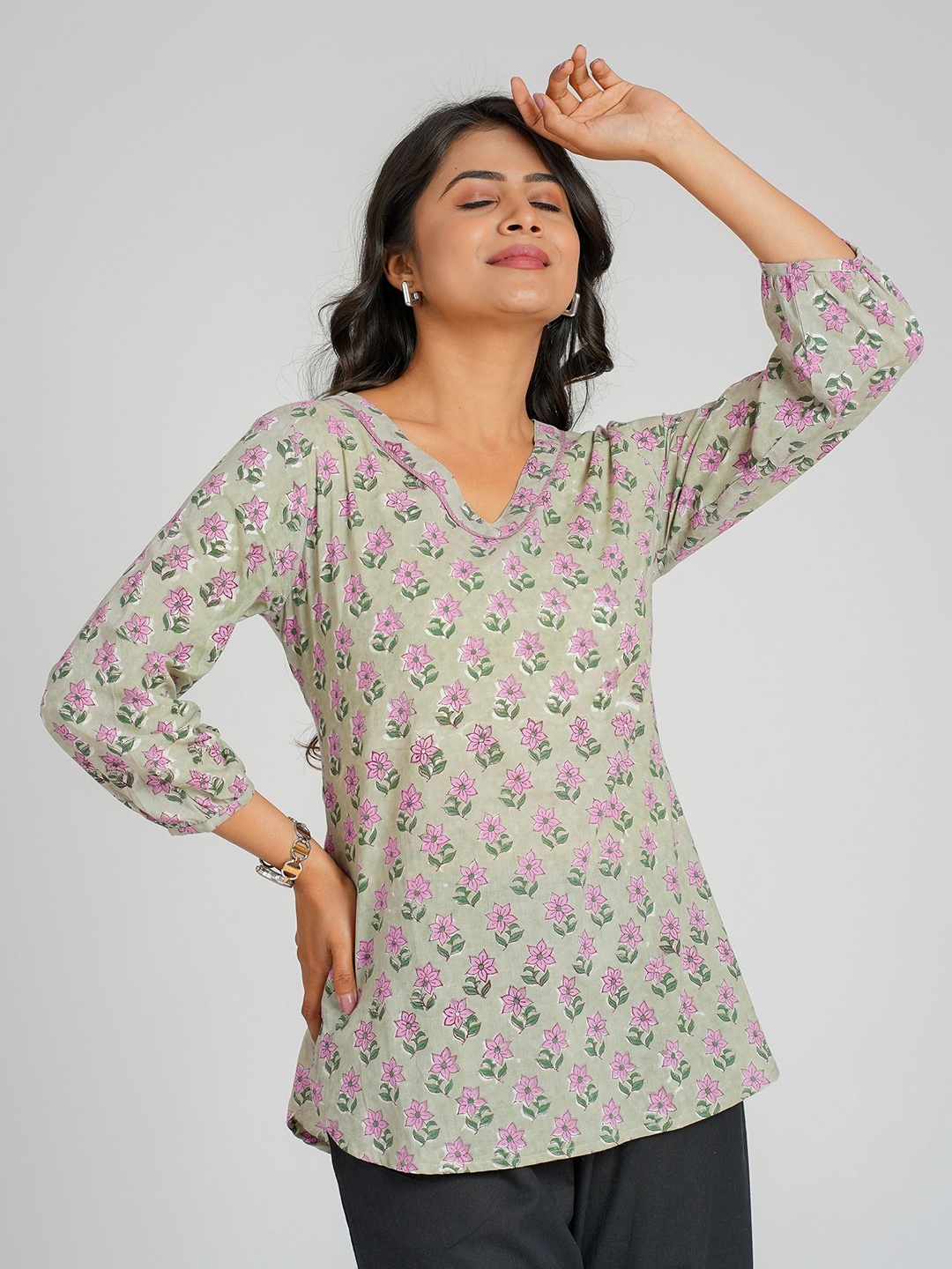

Cotton Curio Women Cotton Block Floral Printed Short Tunic, Grey
