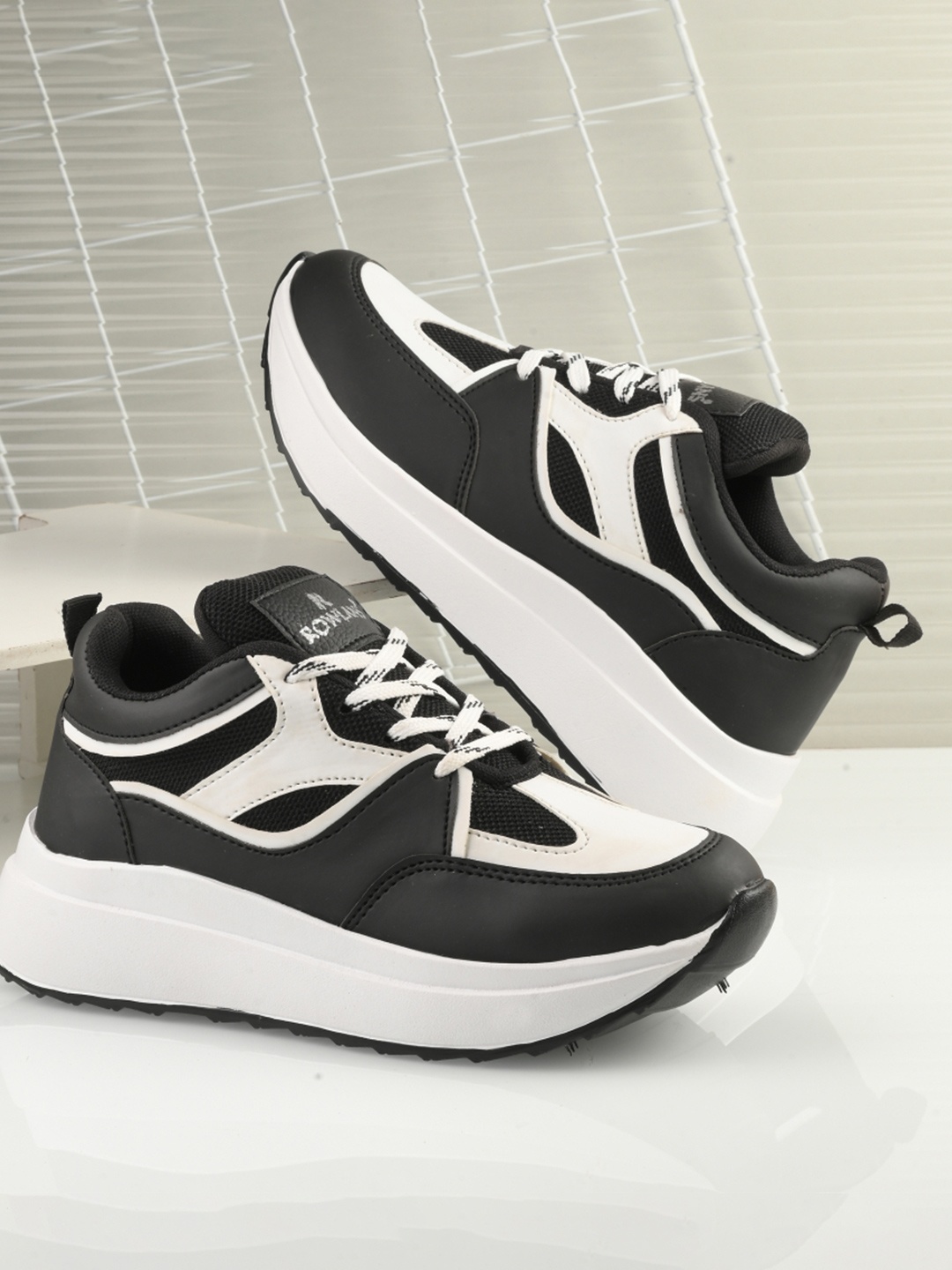 

Rowlans Women Colourblocked Sneakers, Black