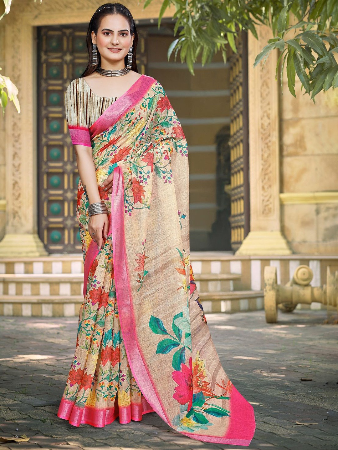 

Mitera Floral Zari Pure Cotton Saree, Beige