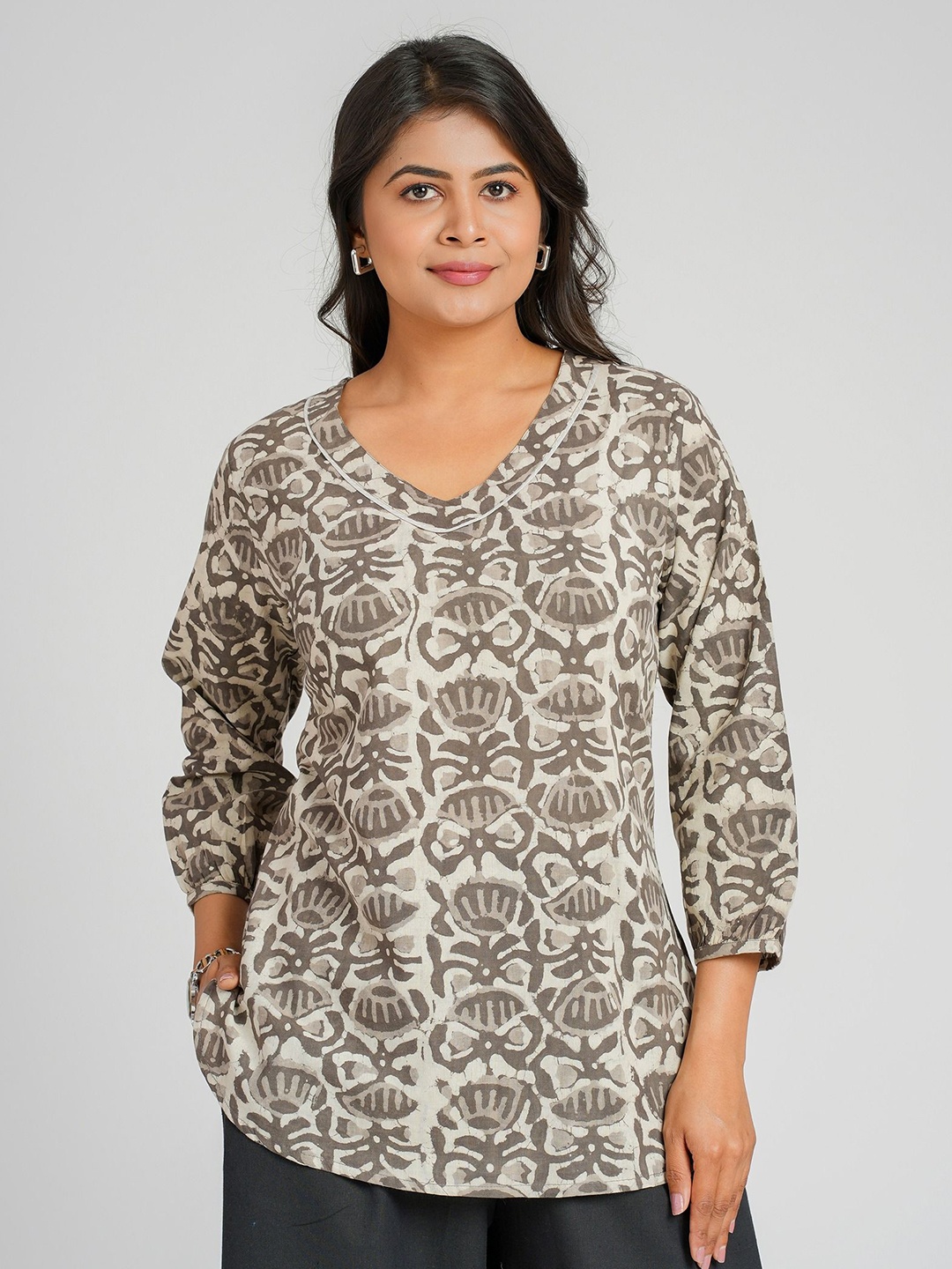 

Cotton Curio Block Printed Pure Cotton Tunic, Grey