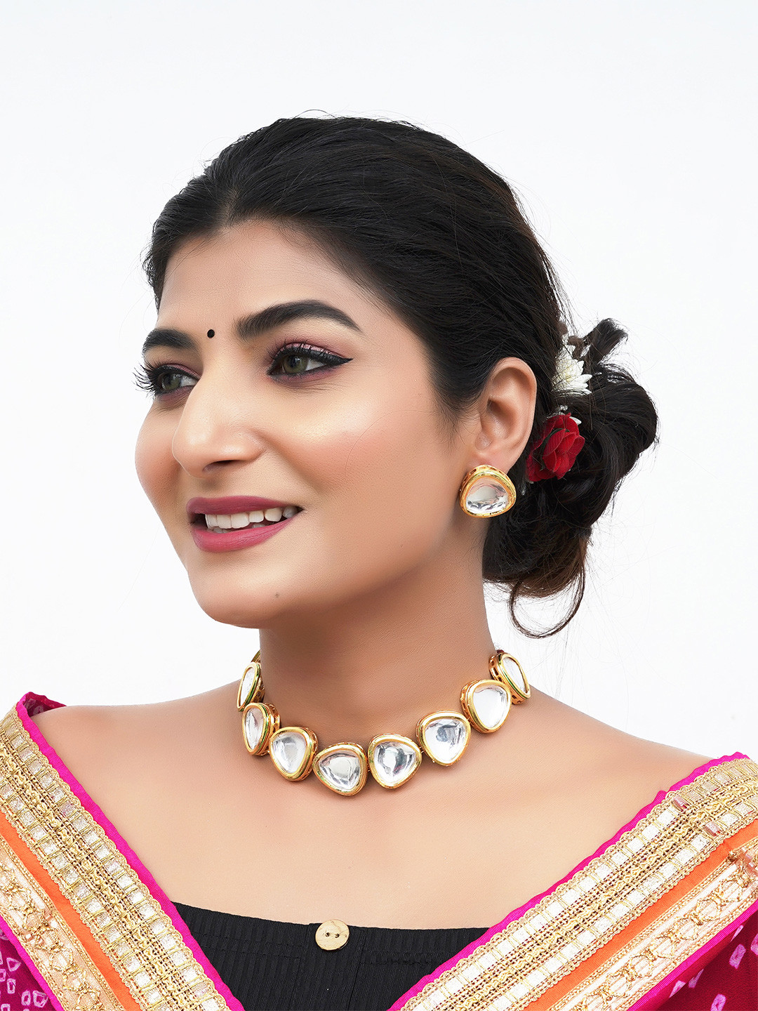 

ahoora Gold-Plated Kundan Studded Necklace and Earrings
