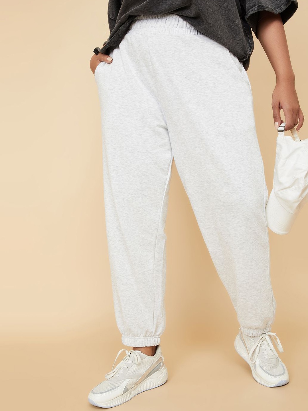 

max Women High Rise Joggers, Grey