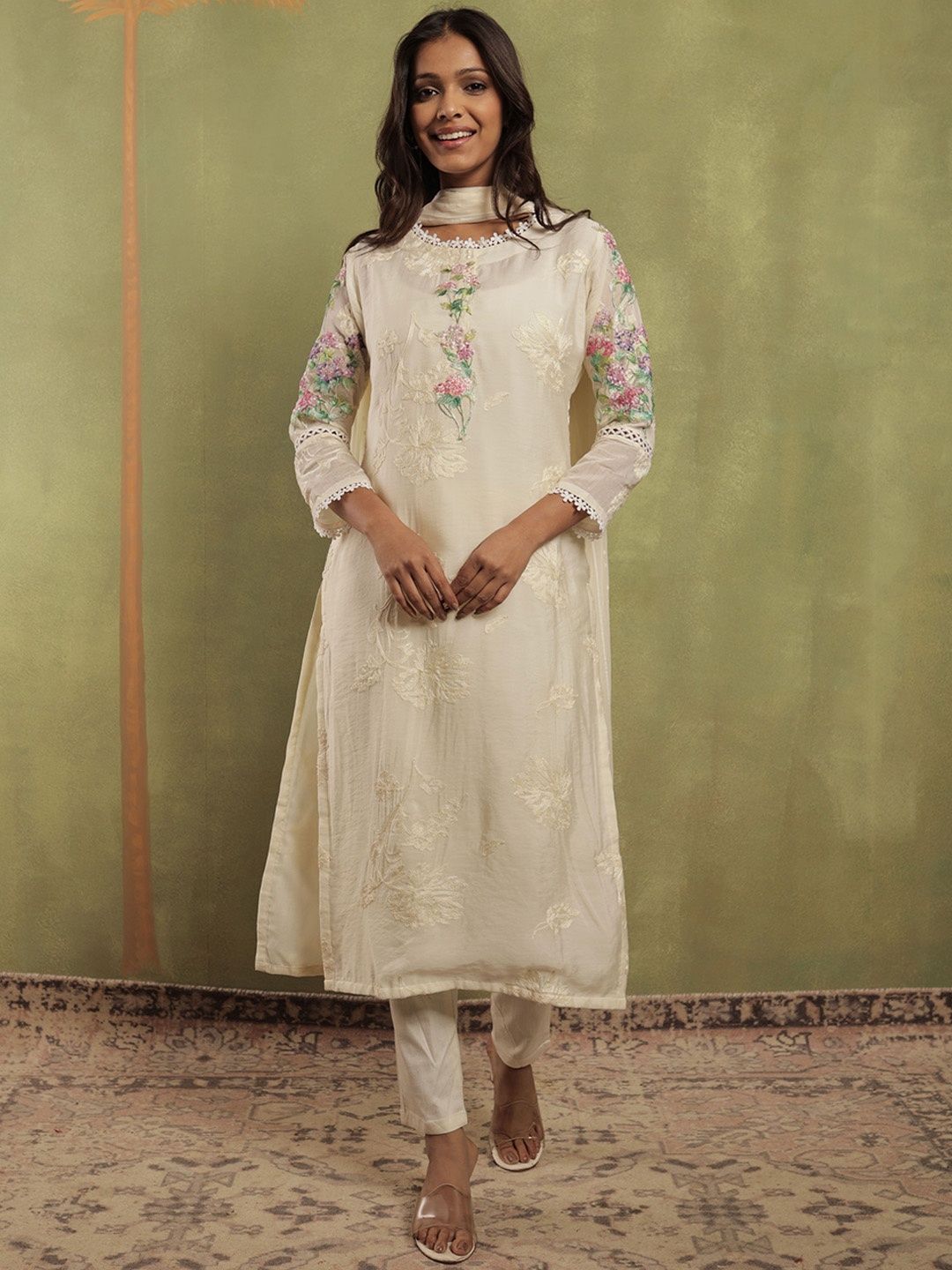 

SRIHA Floral Embroidered Thread Work Kurta With Trousers & Dupatta, Yellow