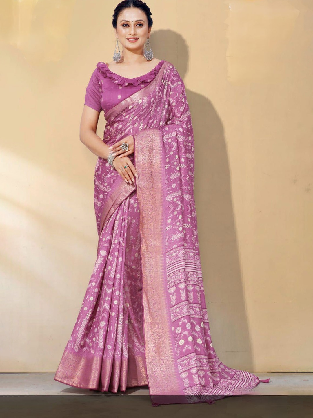

Swaranjali Floral Printed Zari Saree, Purple