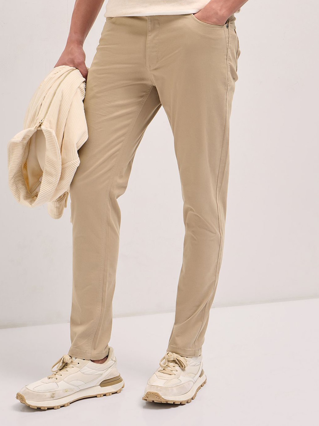 

THE BEAR HOUSE Men Cotton Solid Slim Fit Trousers, Beige