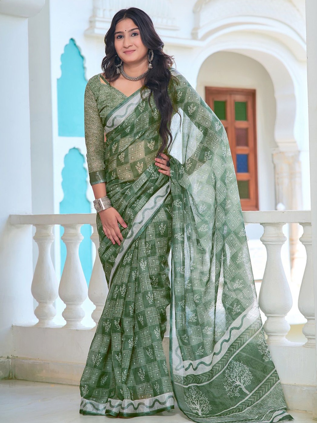 

Mitera Printed Pure Cotton Saree, Green