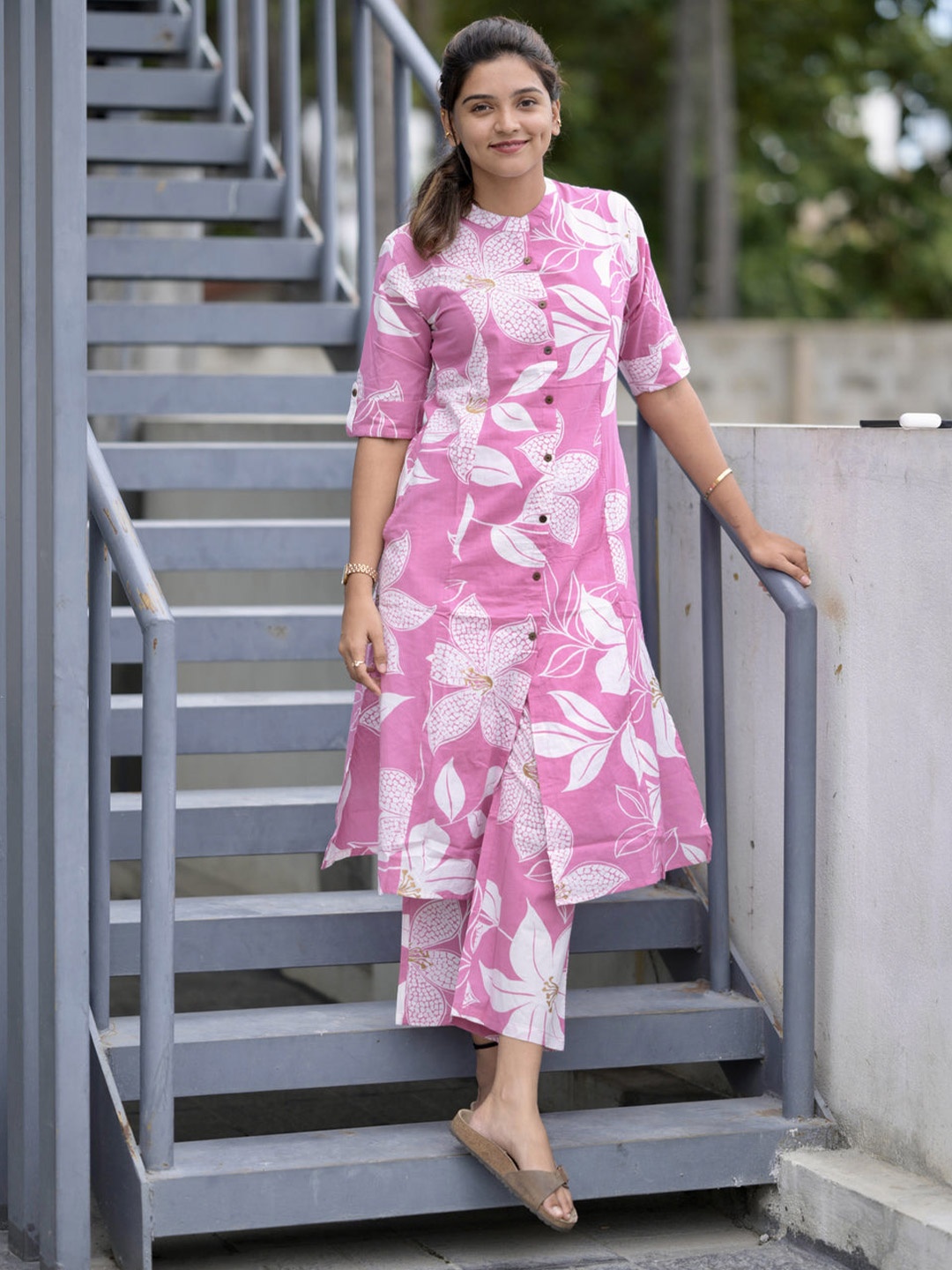

DIVASTRI Floral Printed Straight Kurta With Palazzos, Pink