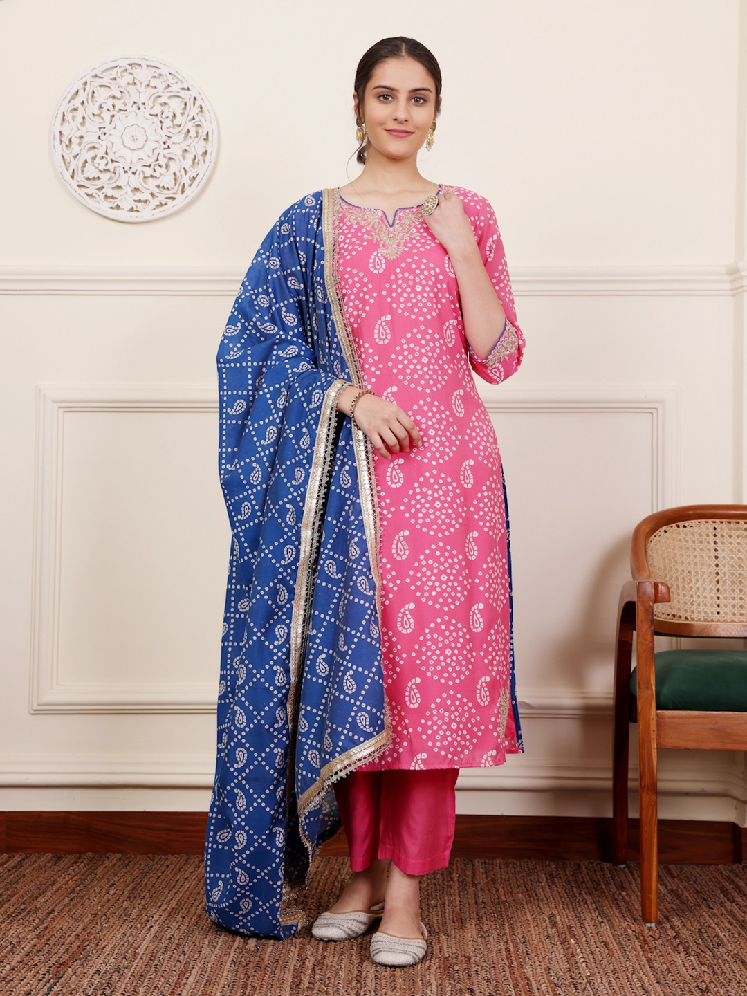 

SAVI Bandhani Printed Notch Neck Thread Work Chanderi Cotton Kurta With Trouser & Dupatta, Pink