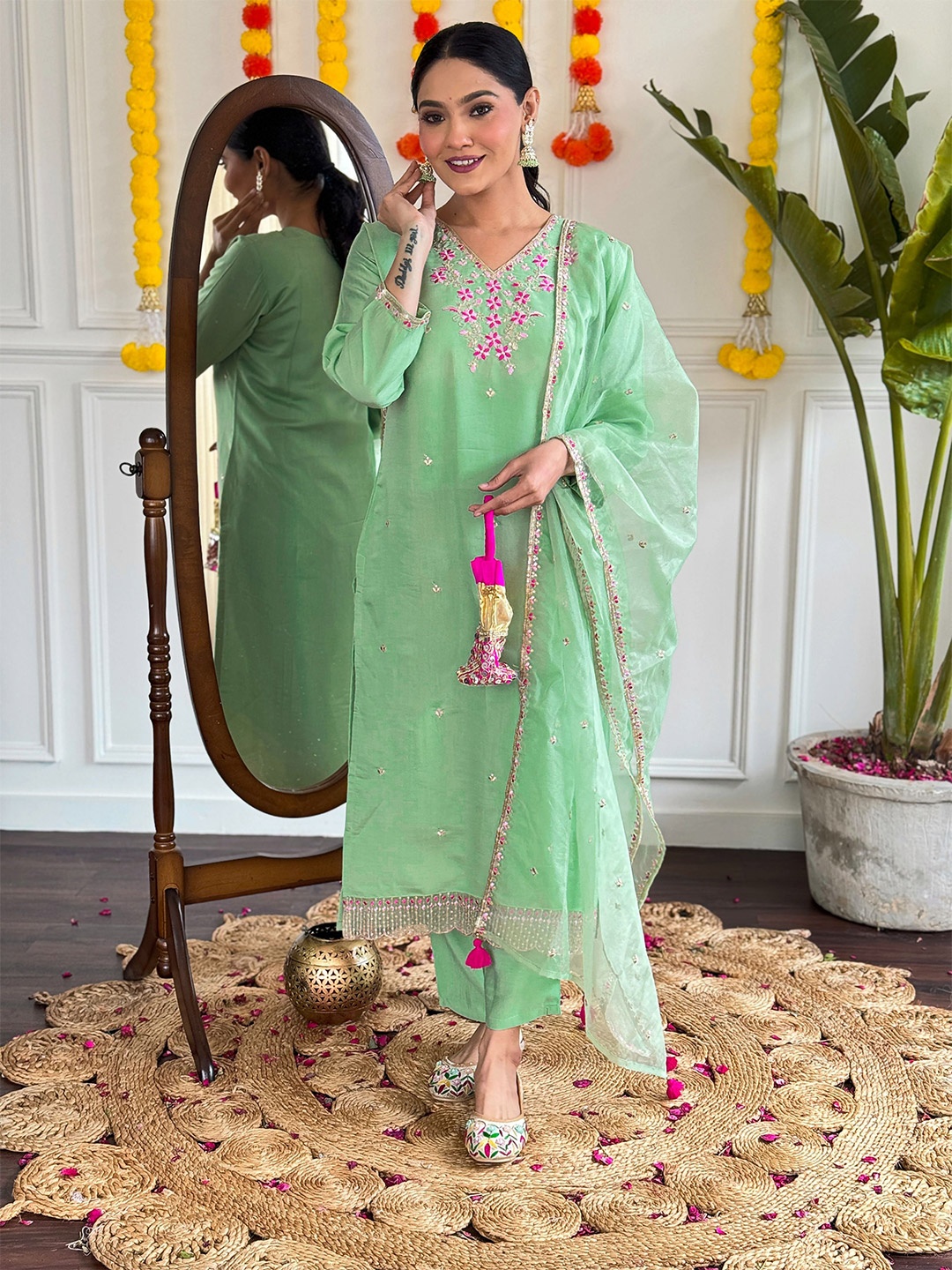 

Growdamy Floral Embroidered Sequinned Kurta With Trouser And Dupatta, Green