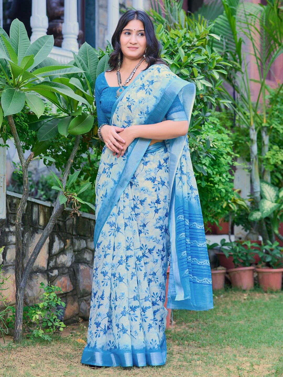 

Mitera Floral Printed Pure Cotton Saree, Blue