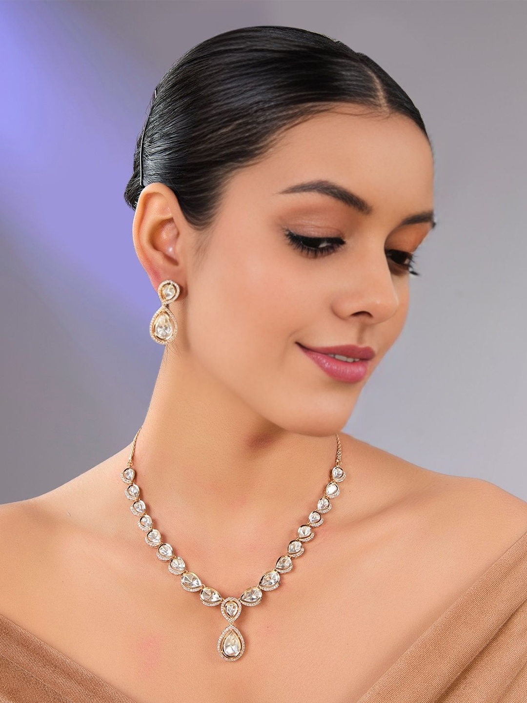 

AURAA TRENDS Gold-Plated Kundan-Studded Jewellery Set